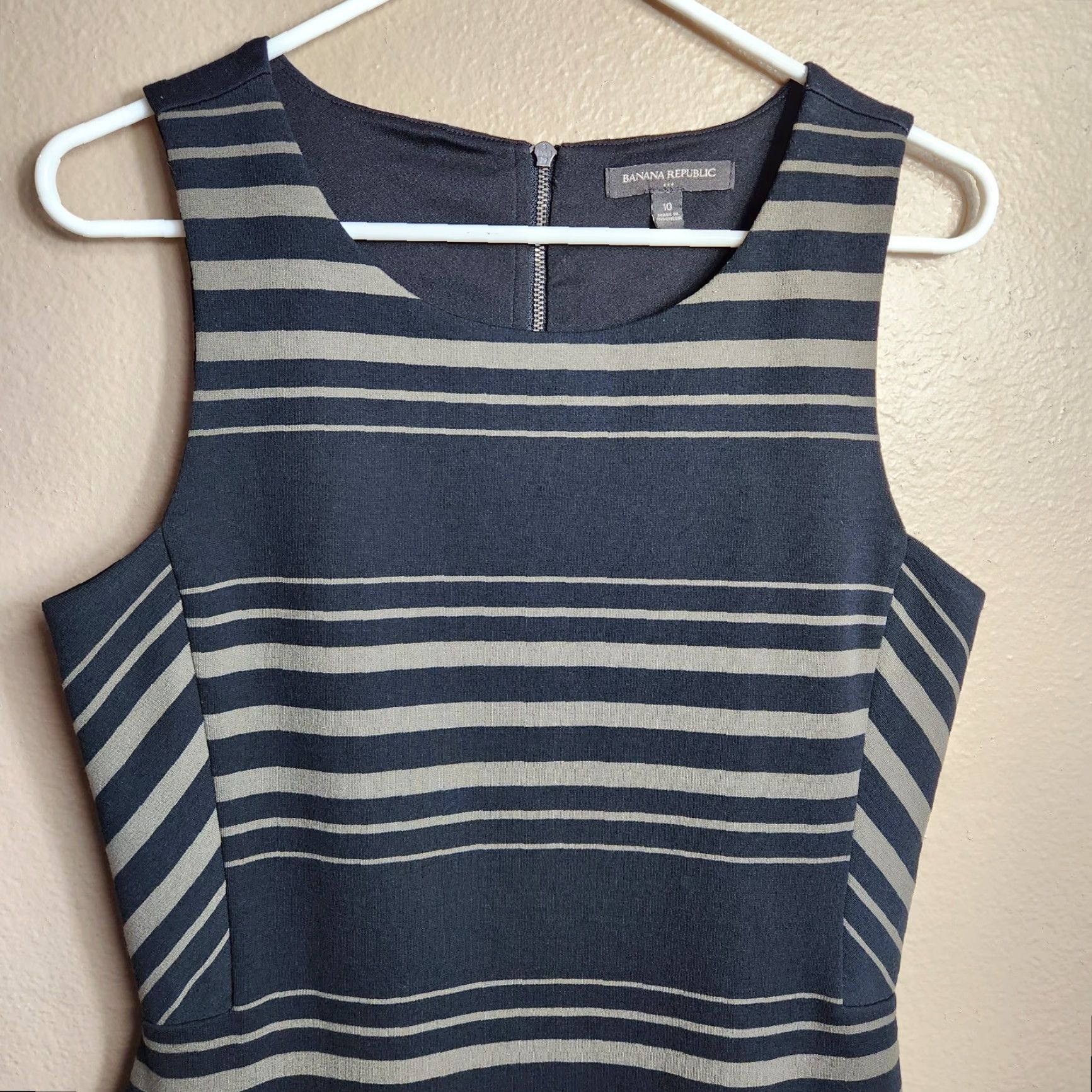 Banana Republic VINTAGE Banana Republic Wmns Black/Olive Variegated Stripe Sleeveless Sheath Dress 10 Black Womens Dress Gentlemen Size L / US 10 / IT 46 - 2 Thumbnail