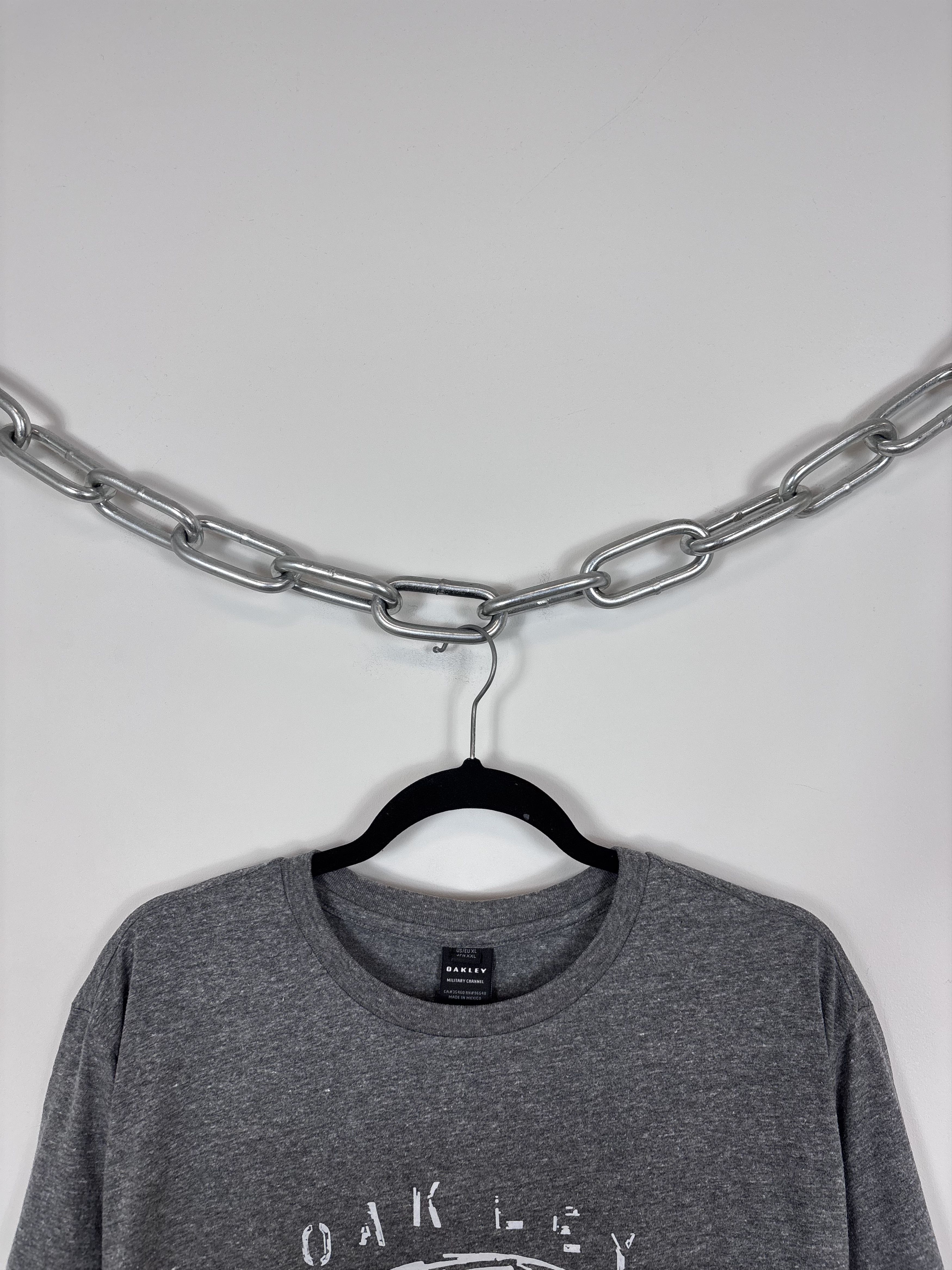 Oakley Oakley Military Channel NWT Men’s Athletic Heather Grey Tee Size US XL / EU 56 / 4 - 5 Thumbnail