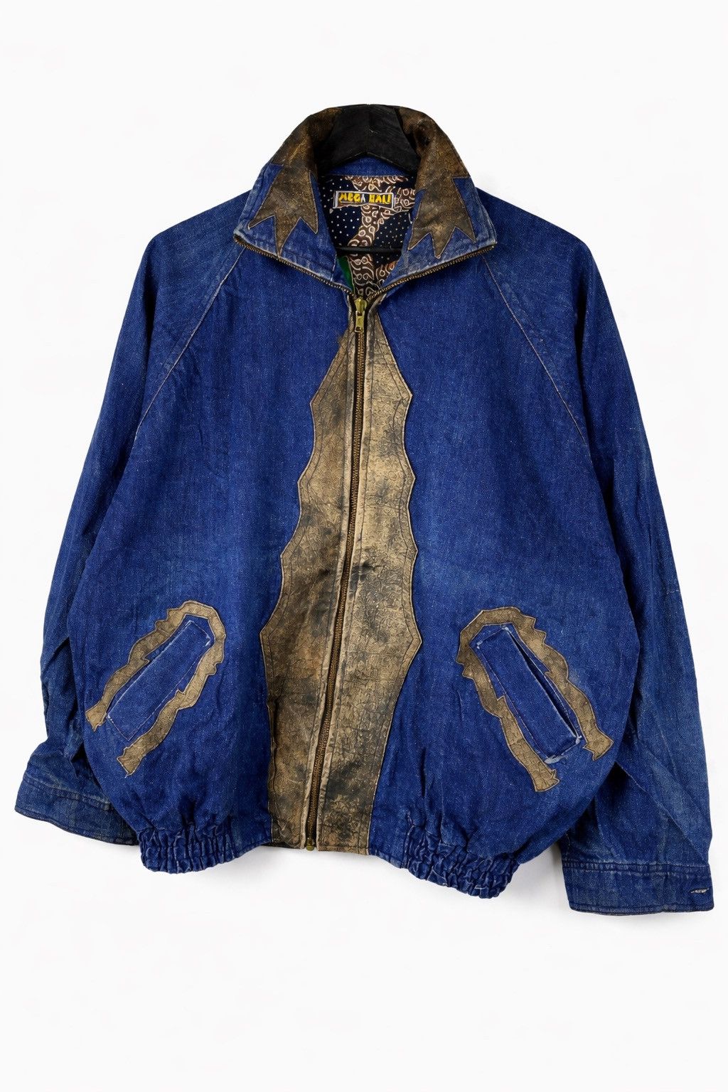 Vintage Vintage MEGA BALI Denim Batik Panel Bomber Jacket Oversized Size US L / EU 52-54 / 3 - 1 Thumbnail