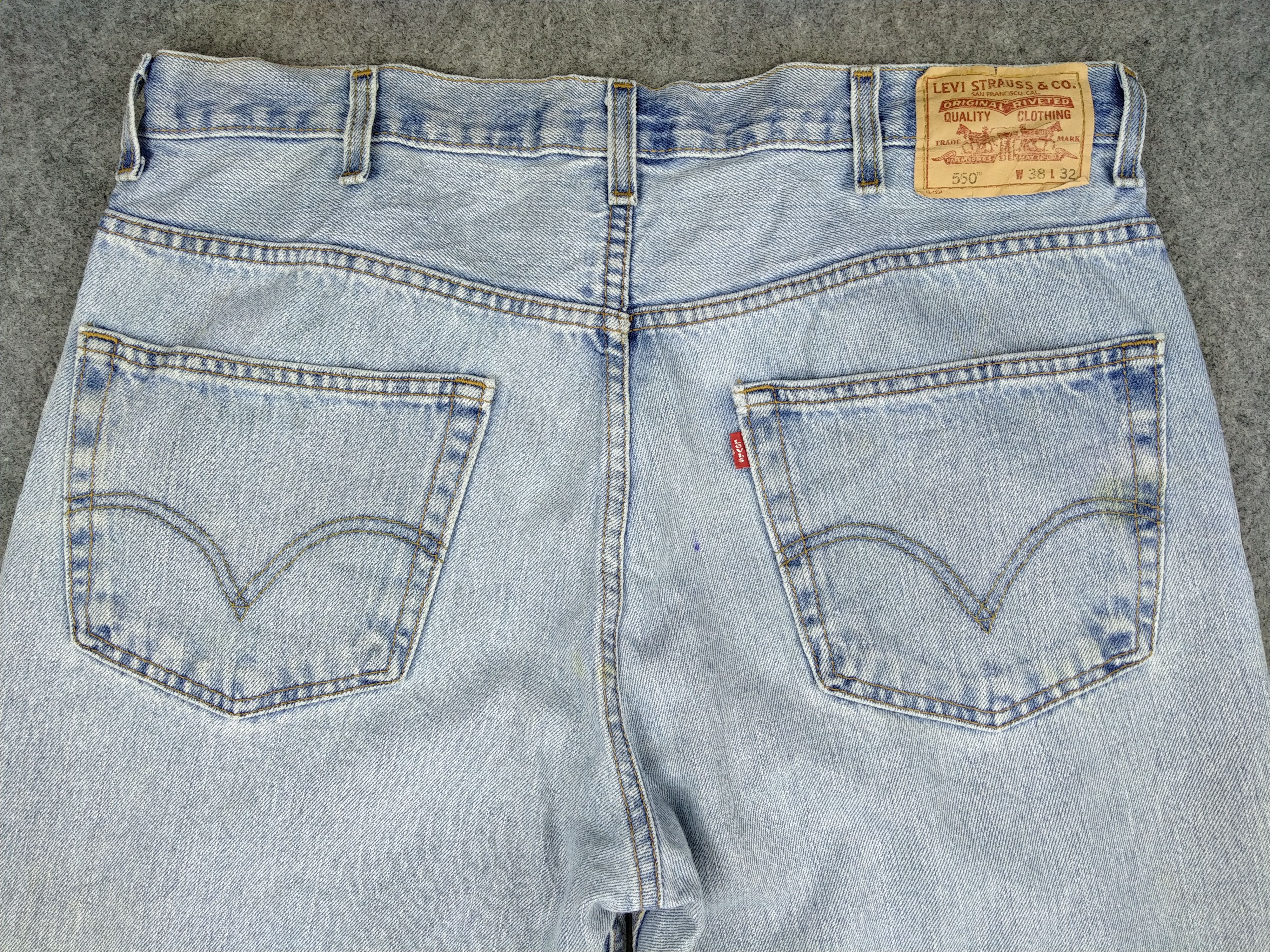 Levi's Light Wash Vintage Levi's 550 Relaxed Fit Denim -JN402 Size US 37 - 4 Thumbnail