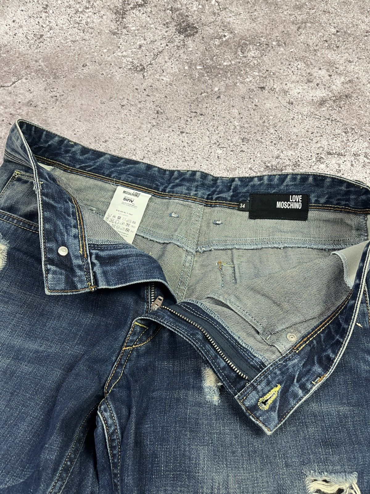 Moschino Denim Shorts Blue Distressed Logo Patch Streetwear Size US 34 / EU 50 - 6 Thumbnail