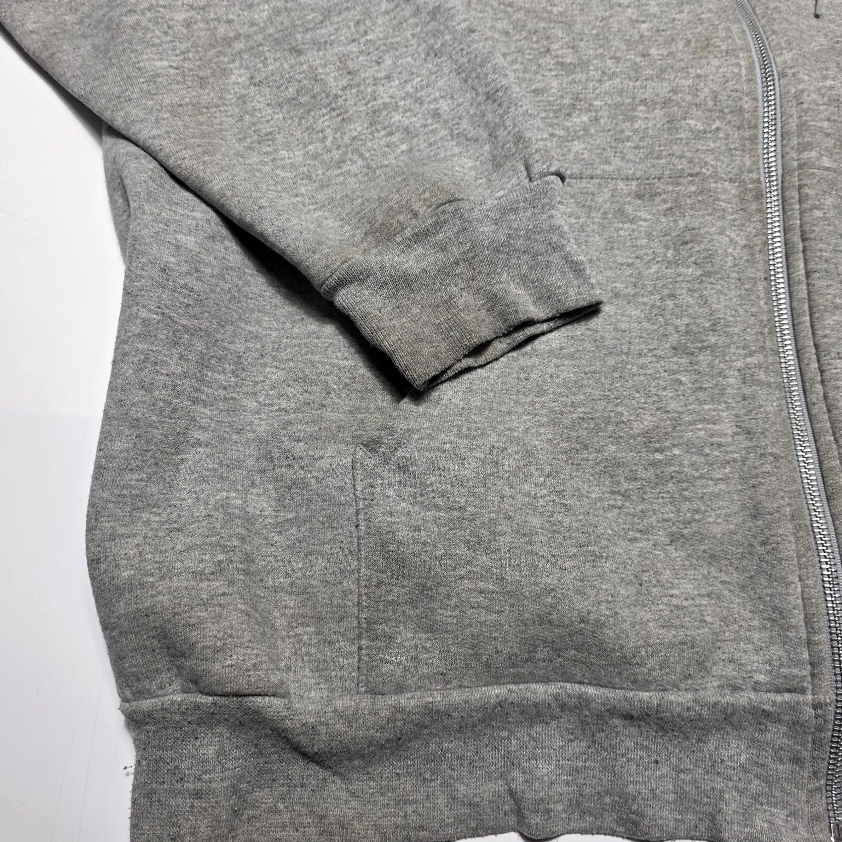 Disney VINTAGE Disney Hoodie Men’s Large Gray Sweatshirt Zip Walt Disney World 2011 Distressed Size US L / EU 52-54 / 3 - 4 Thumbnail