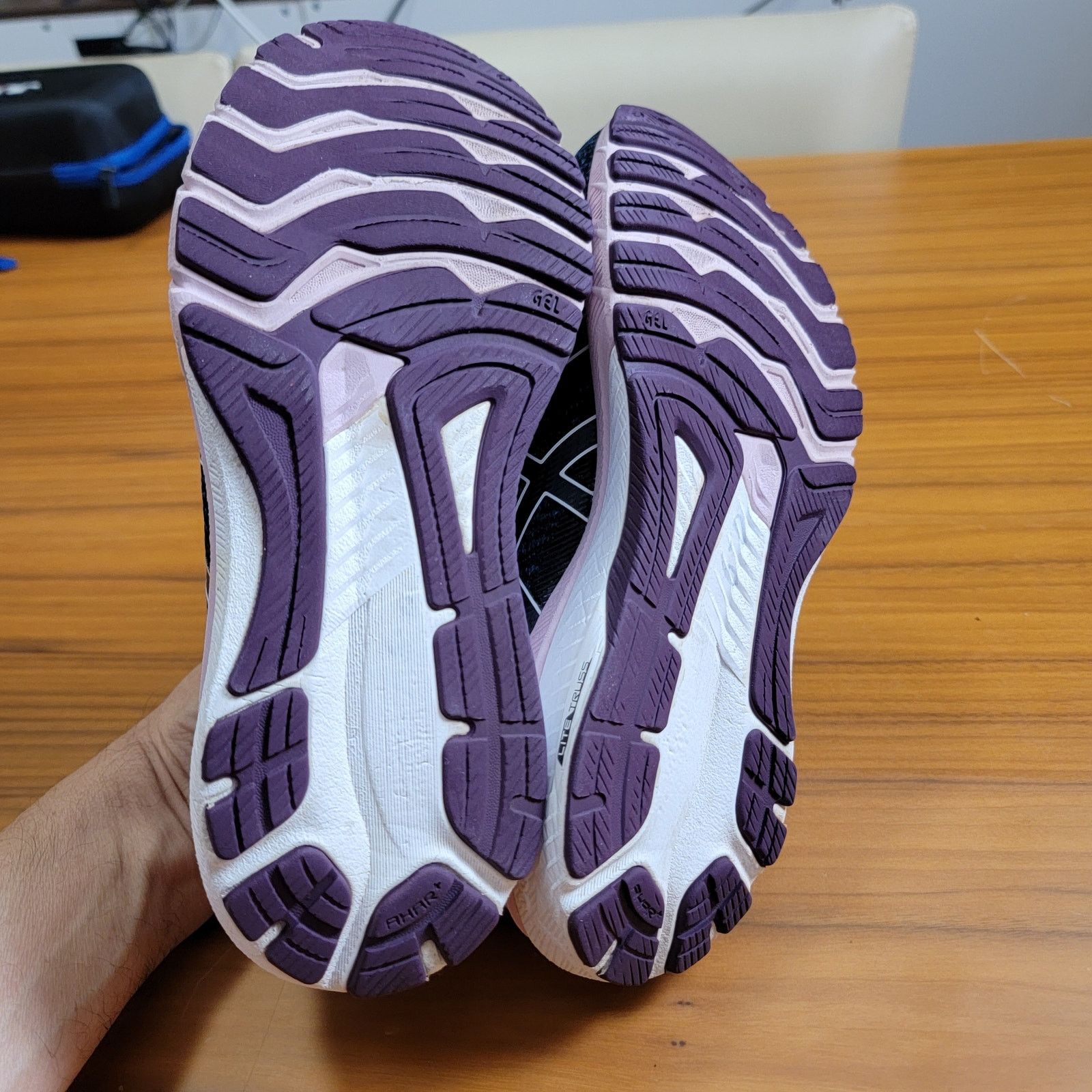 Asics ASICS Wmns GT 2000 10 Lake Drive White Sz 7.5 1012B045 402 Size US 7.5 / IT 37.5 - 7 Thumbnail