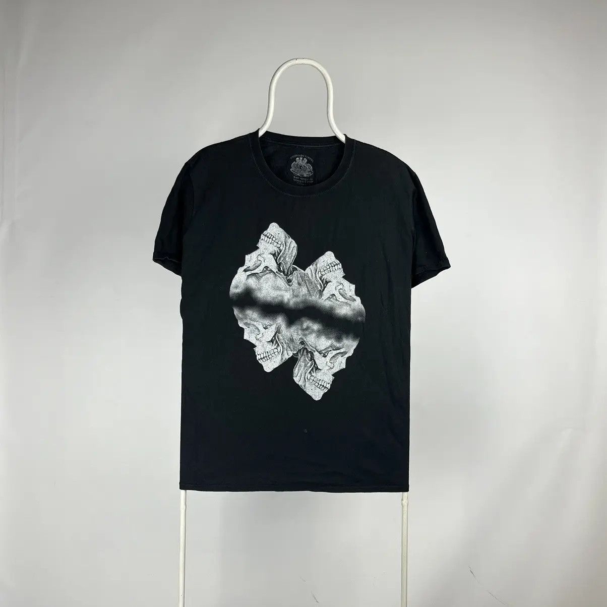 Band Tees Skulls Tshirt reverse size Large rock band Size US L / EU 52-54 / 3 - 1 Thumbnail