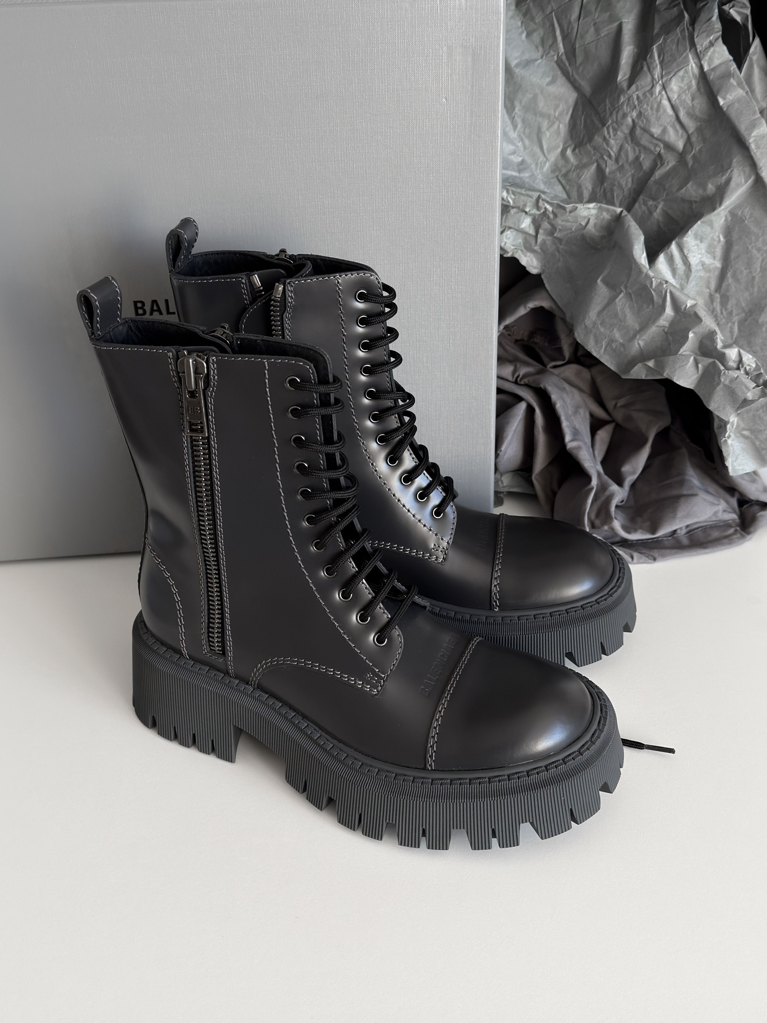 Balenciaga Balenciaga Tractor Boots | Grey Size US 8 / IT 38 - 1 Thumbnail