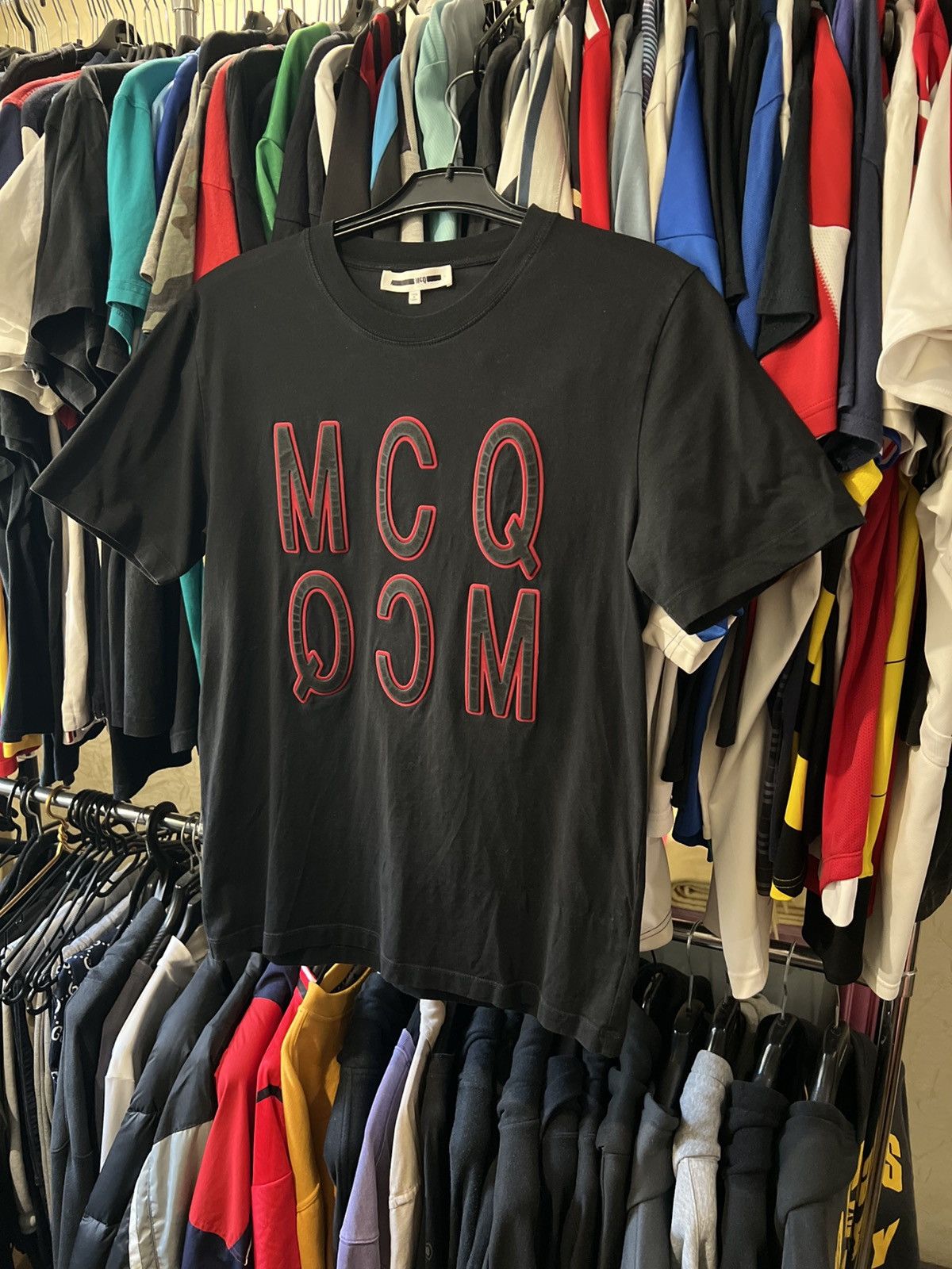 Alexander McQueen VINTAGE ALEXANDER MCQUEEN BIG LOGO VELURE HYPE Y2K T SHIRT Size US L / EU 52-54 / 3 - 1 Thumbnail