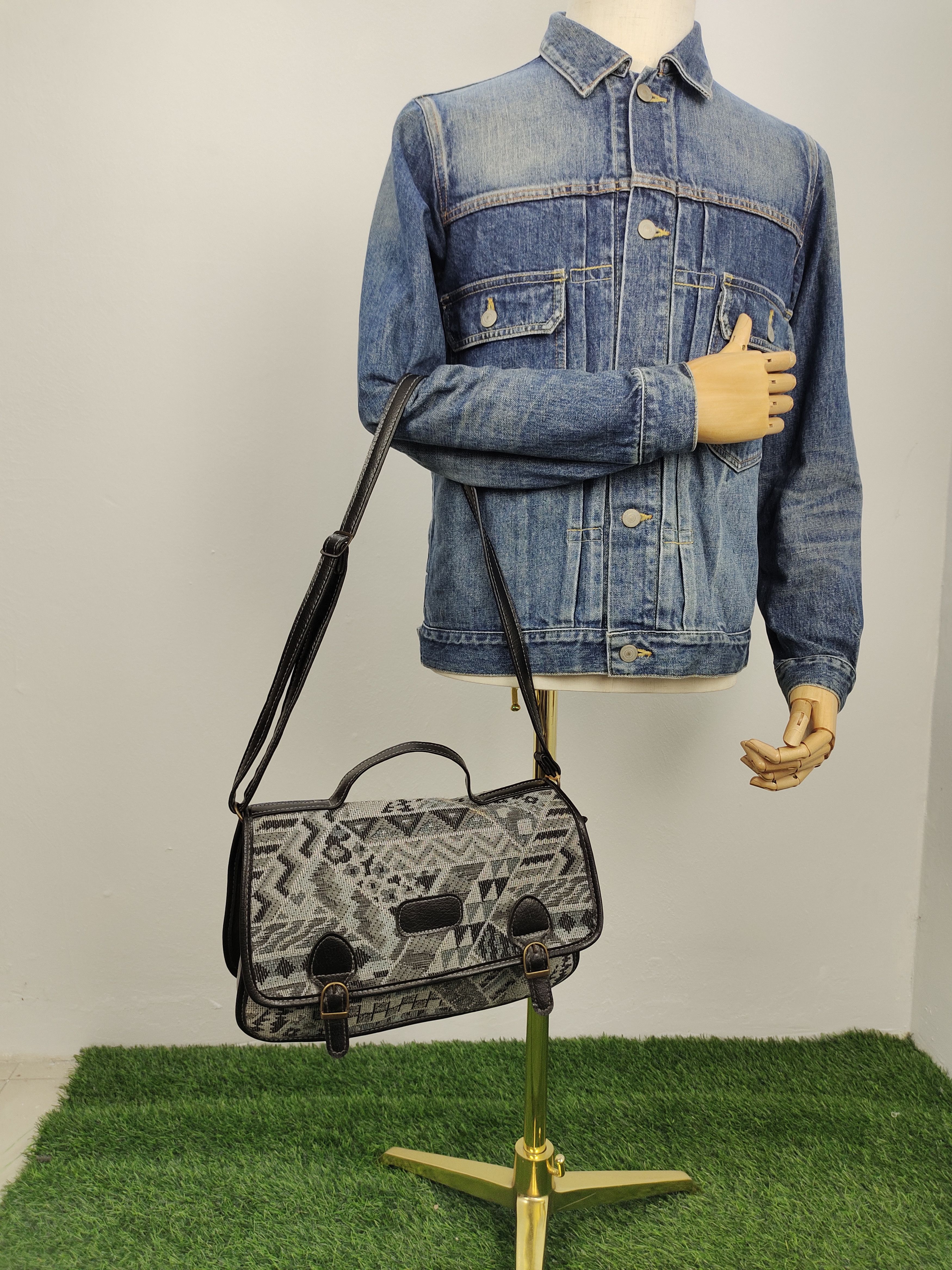 Hysteric Glamour Vintage Saxone Britain Native Embroidered Messenger Bag Size ONE SIZE - 3 Thumbnail