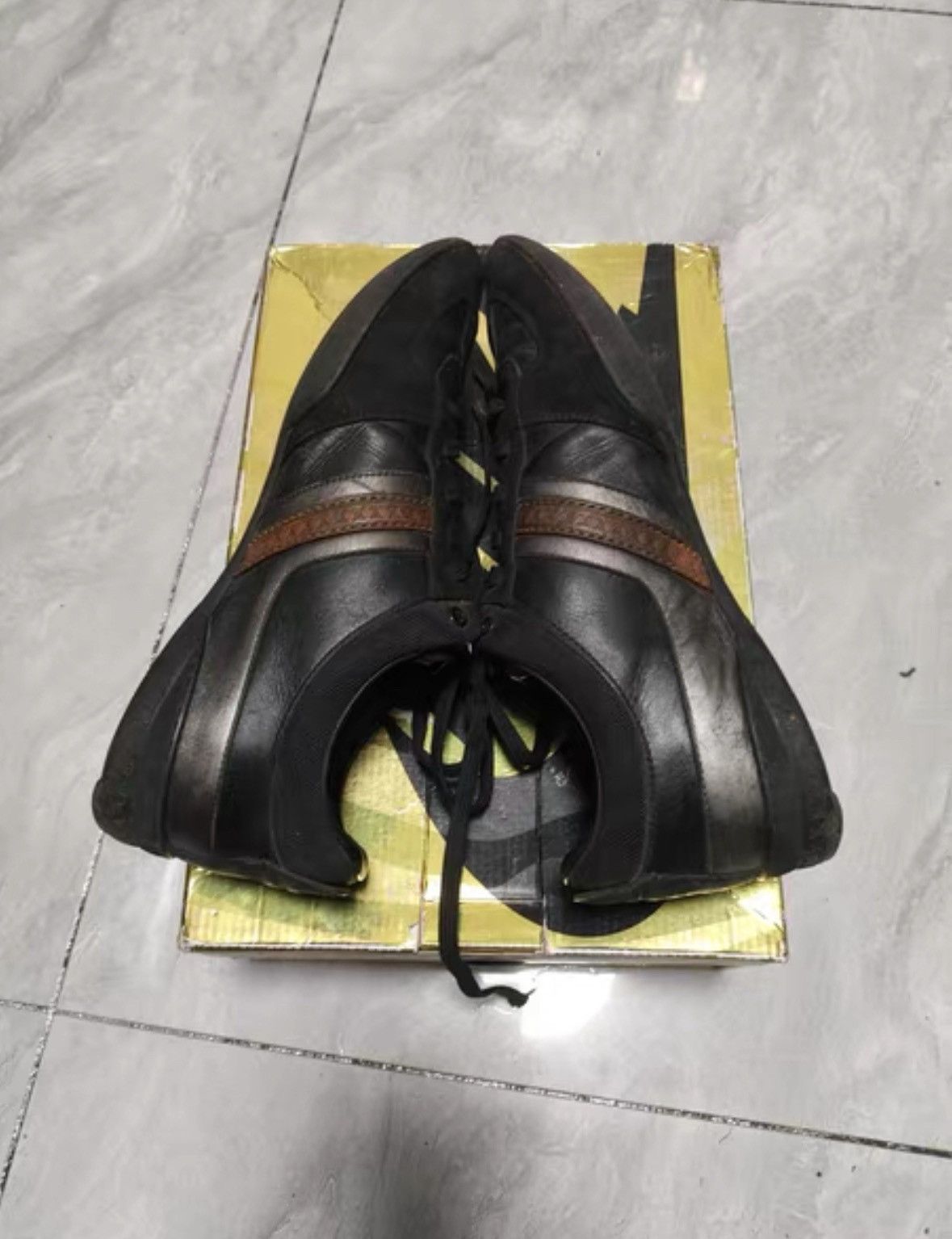 Louis Vuitton Louis Vuitton leather low top sneakers Size US 9 / EU 42 - 4 Thumbnail