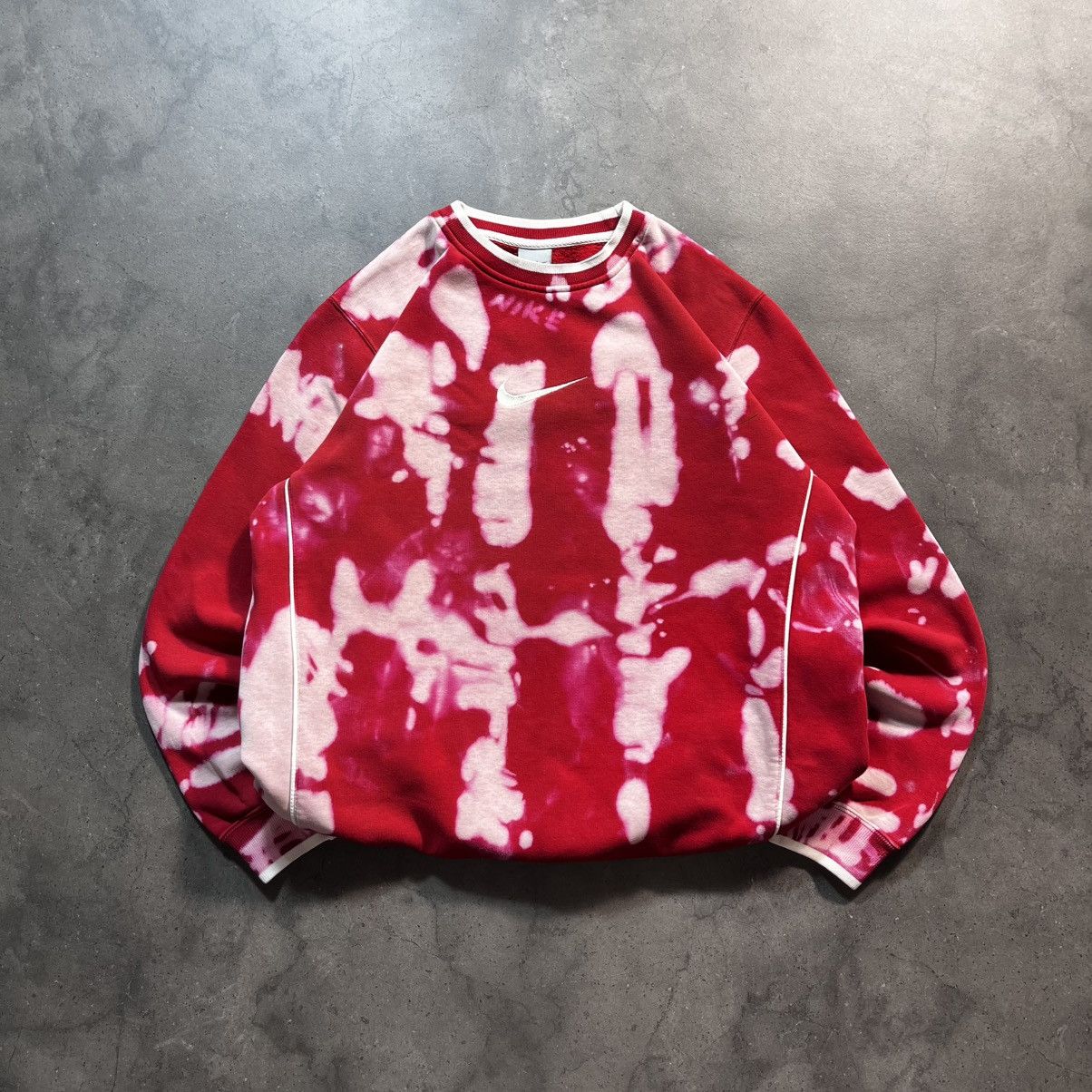 Nike Vintage 00s Nike Tie Dye Custom Boxy Sweatshirt Crewneck Size US L / EU 52-54 / 3 - 1 Thumbnail