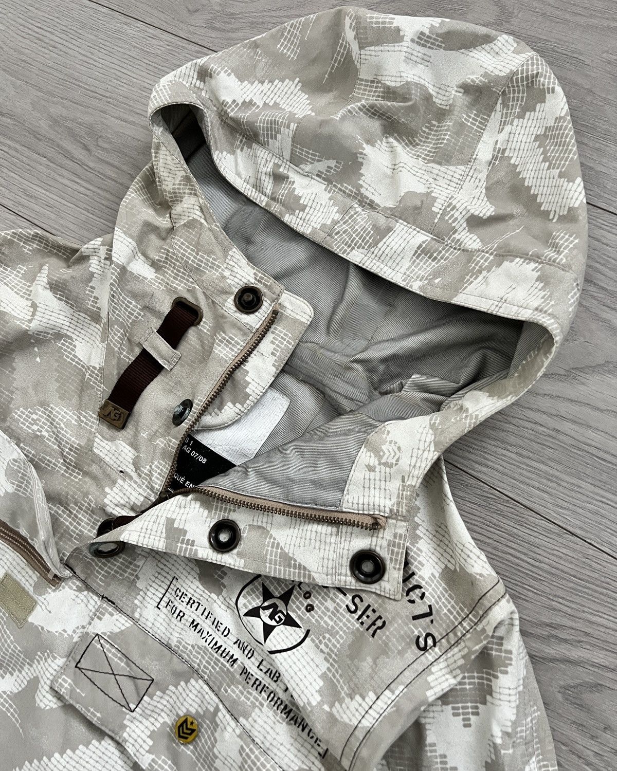 Analog Burton Analog FW2007 Waterproof Snow Camo 'Gasket' Jacket Size US S / EU 44-46 / 1 - 3 Thumbnail