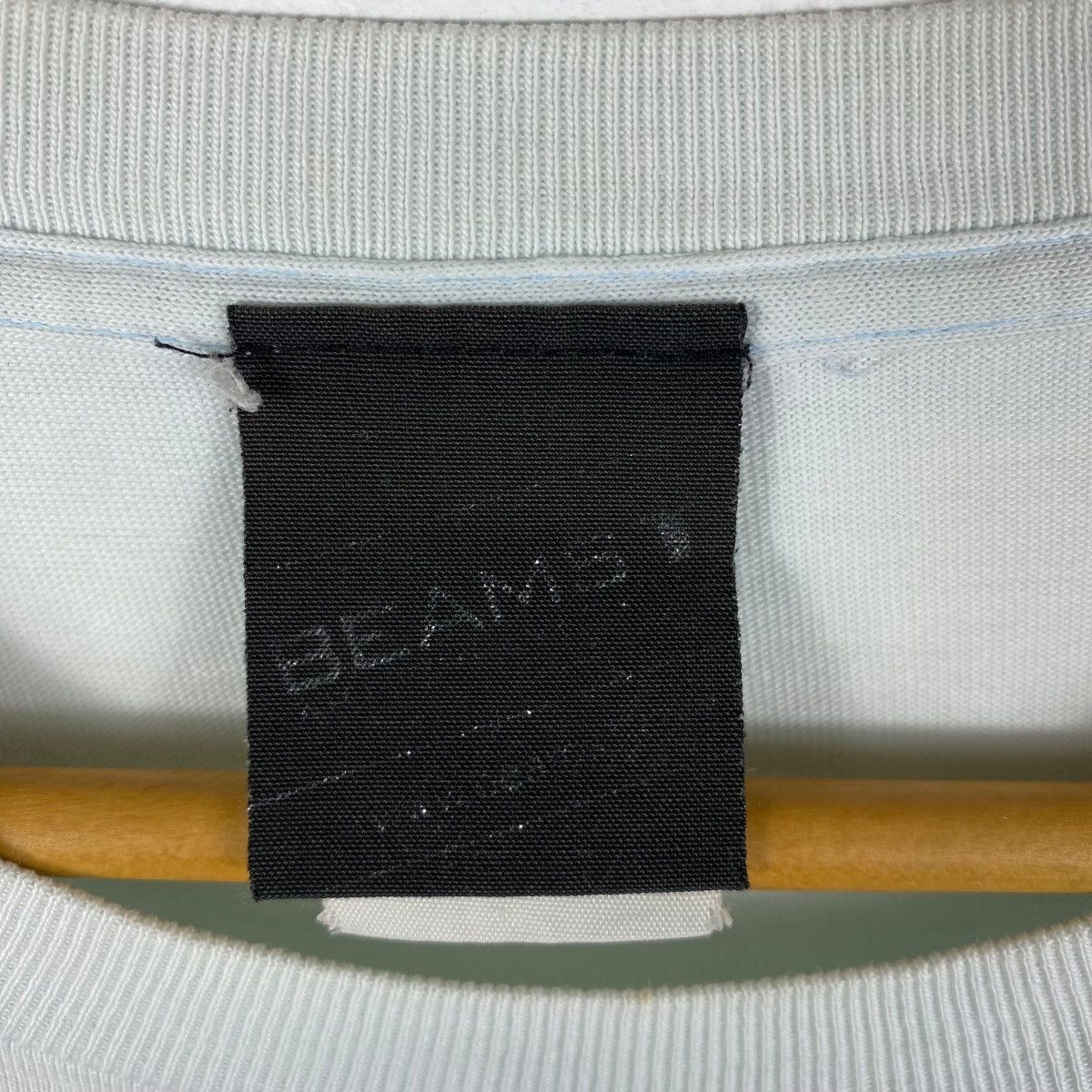 Beams Plus × Japanese Brand BEAMS PLUS Lady Bugs Flying High Graphic Tee Shirt Size US L / EU 52-54 / 3 - 6 Thumbnail