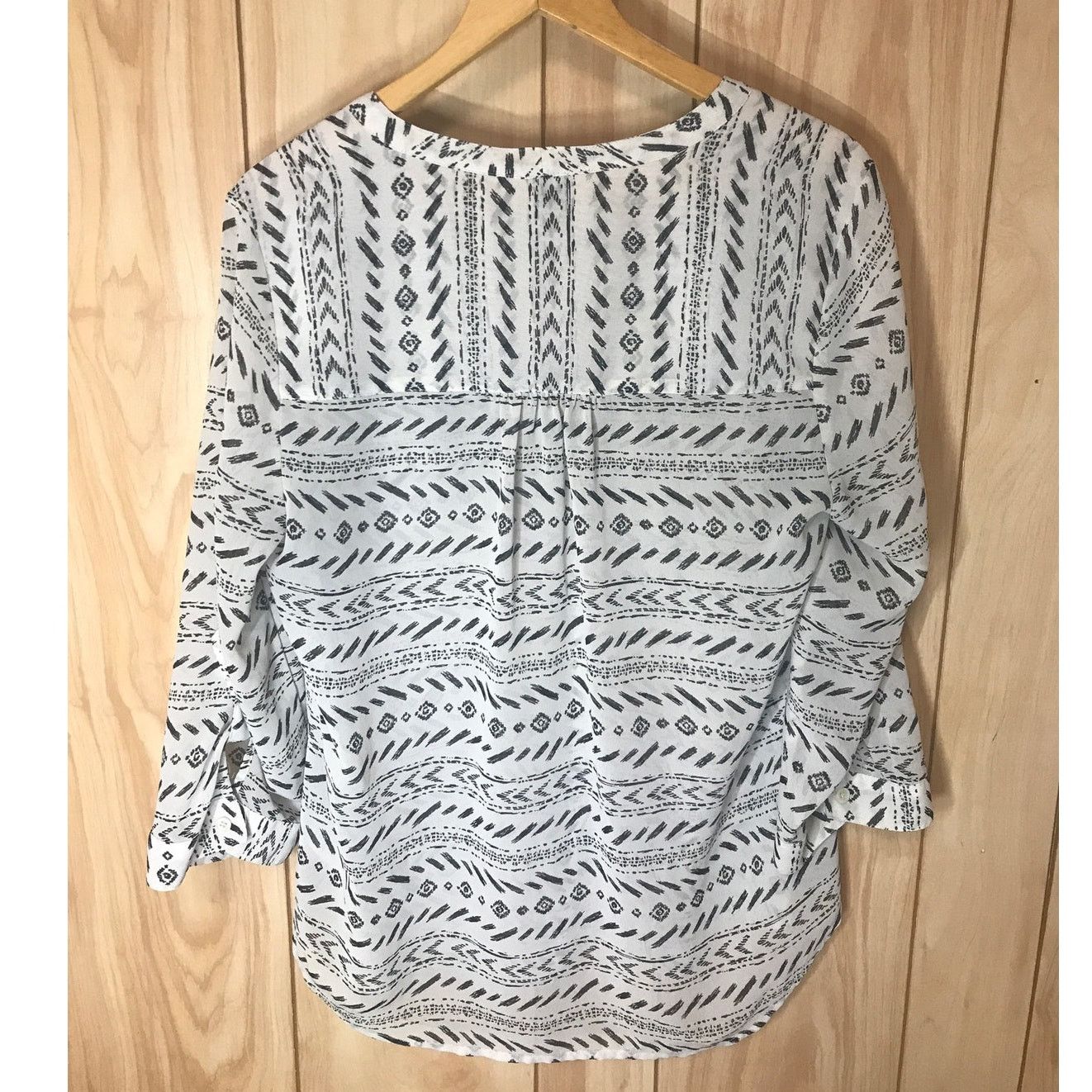 Other Maurices Geometric Semi-Sheer V-Neck 3/4 Sleeve Blouse L Size L / US 10 / IT 46 - 2 Thumbnail