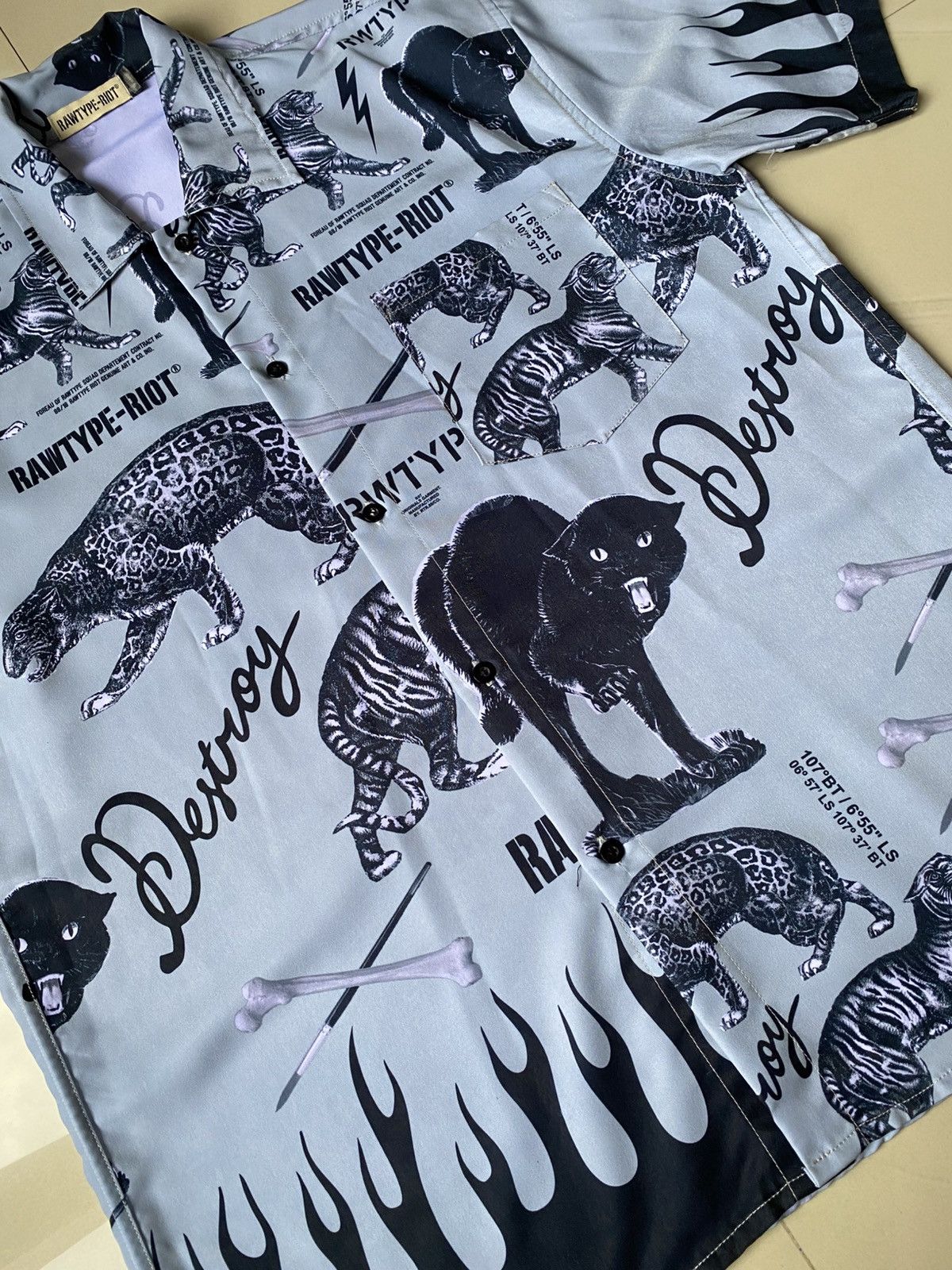Japanese Brand Rawtyperiot Animal Destroy Shirt Button Size US L / EU 52-54 / 3 - 4 Thumbnail