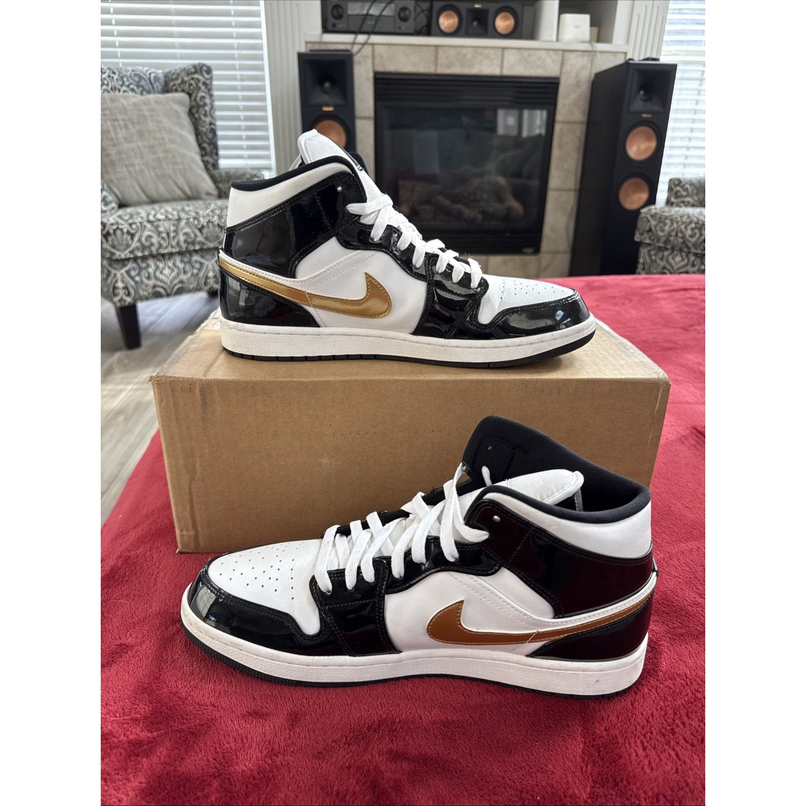 Nike Nike Air Jordan 1 Mid SE Patent Leather Men Sz 13 852542-007 Size US 13 / EU 46 - 4 Thumbnail