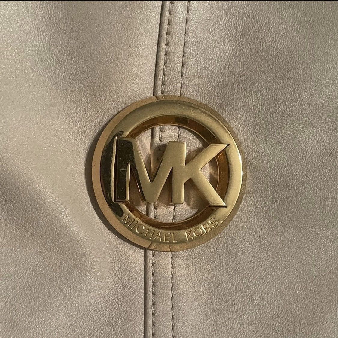 Michael Kors Cream MICHAEL KORS Ivory Soft Leather Shoulder Gold Hardware Size ONE SIZE - 3 Thumbnail