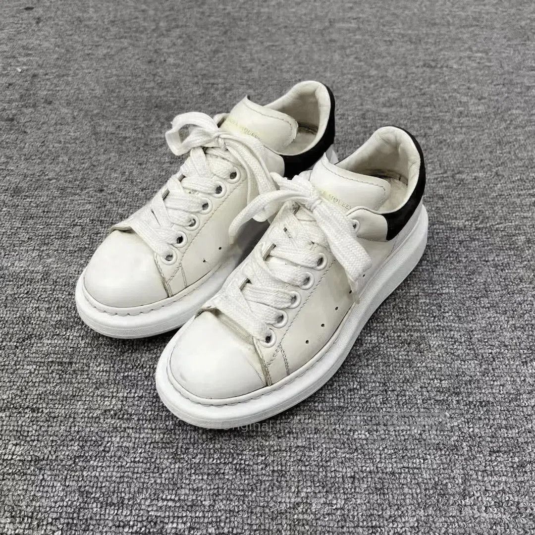 Alexander McQueen Alexander McQueen White Black Tail Sneakers. Size US 5 / IT 35 - 1 Thumbnail