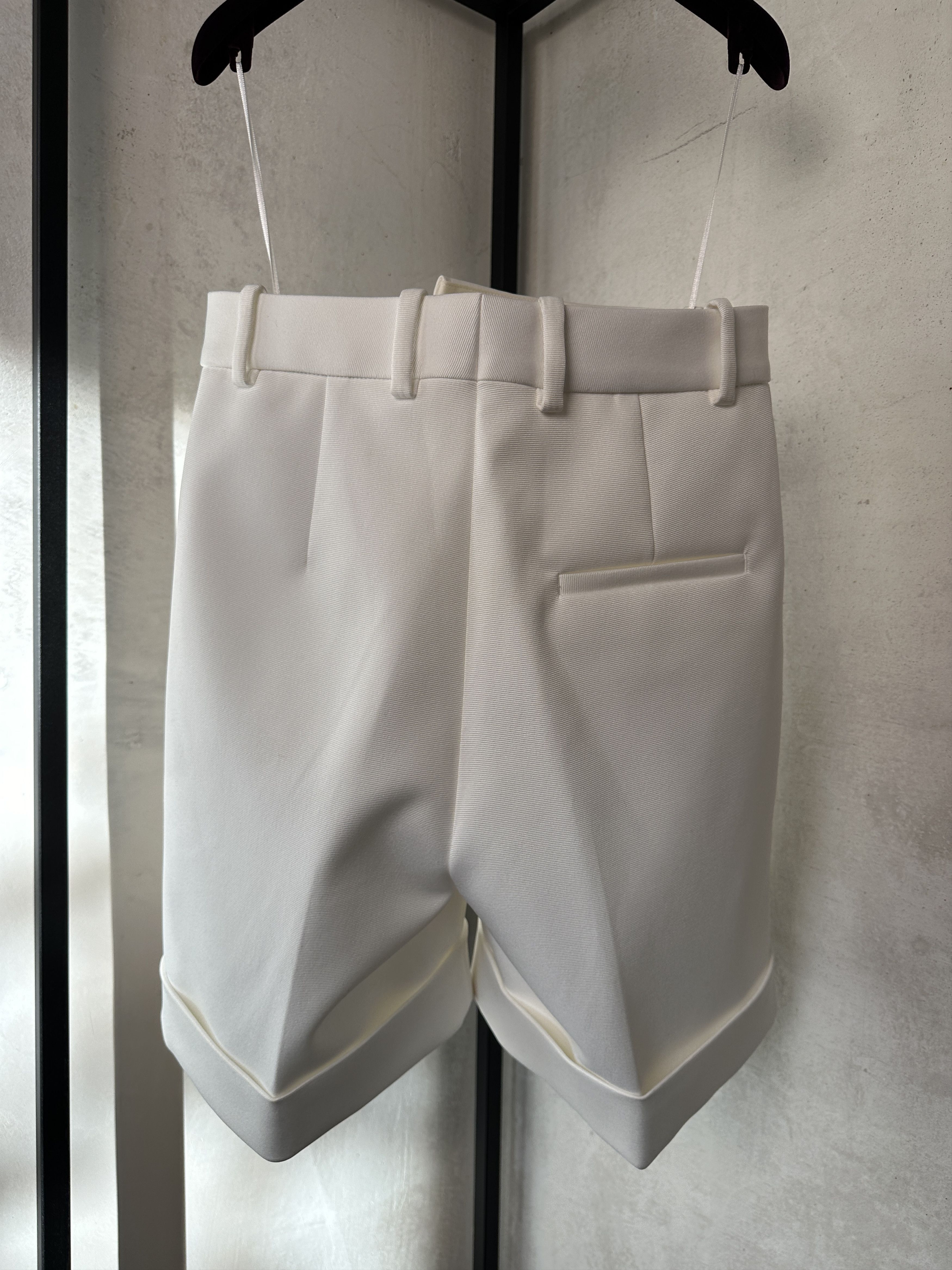 KHAITE Khaite White Bermuda Shorts Size 28" / US 6 / IT 42 - 8 Thumbnail