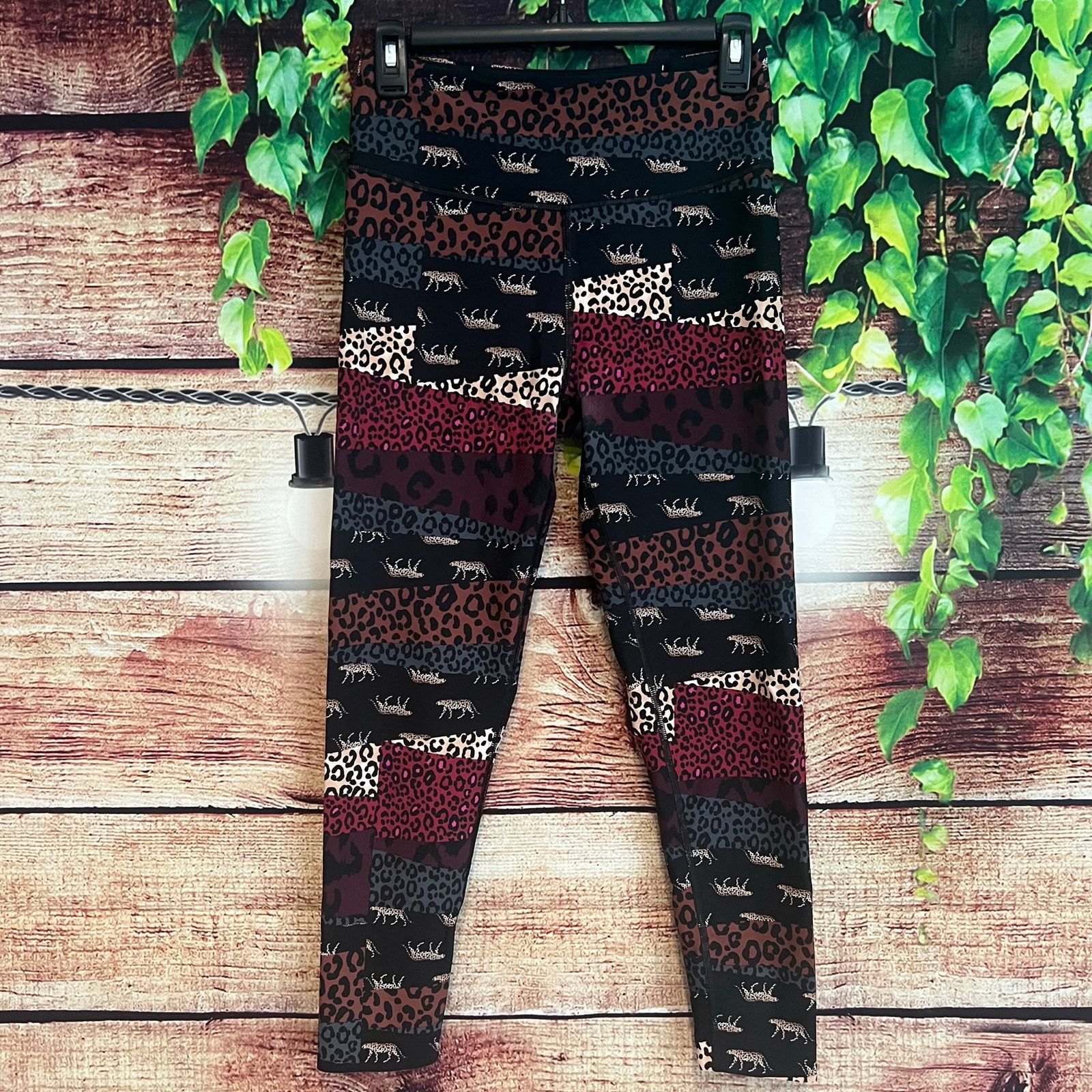 Victoria's Secret Victorias Secret Sport Leggings Medium Jungle Leopard Animal Size 28" / US 6 / IT 42 - 2 Thumbnail