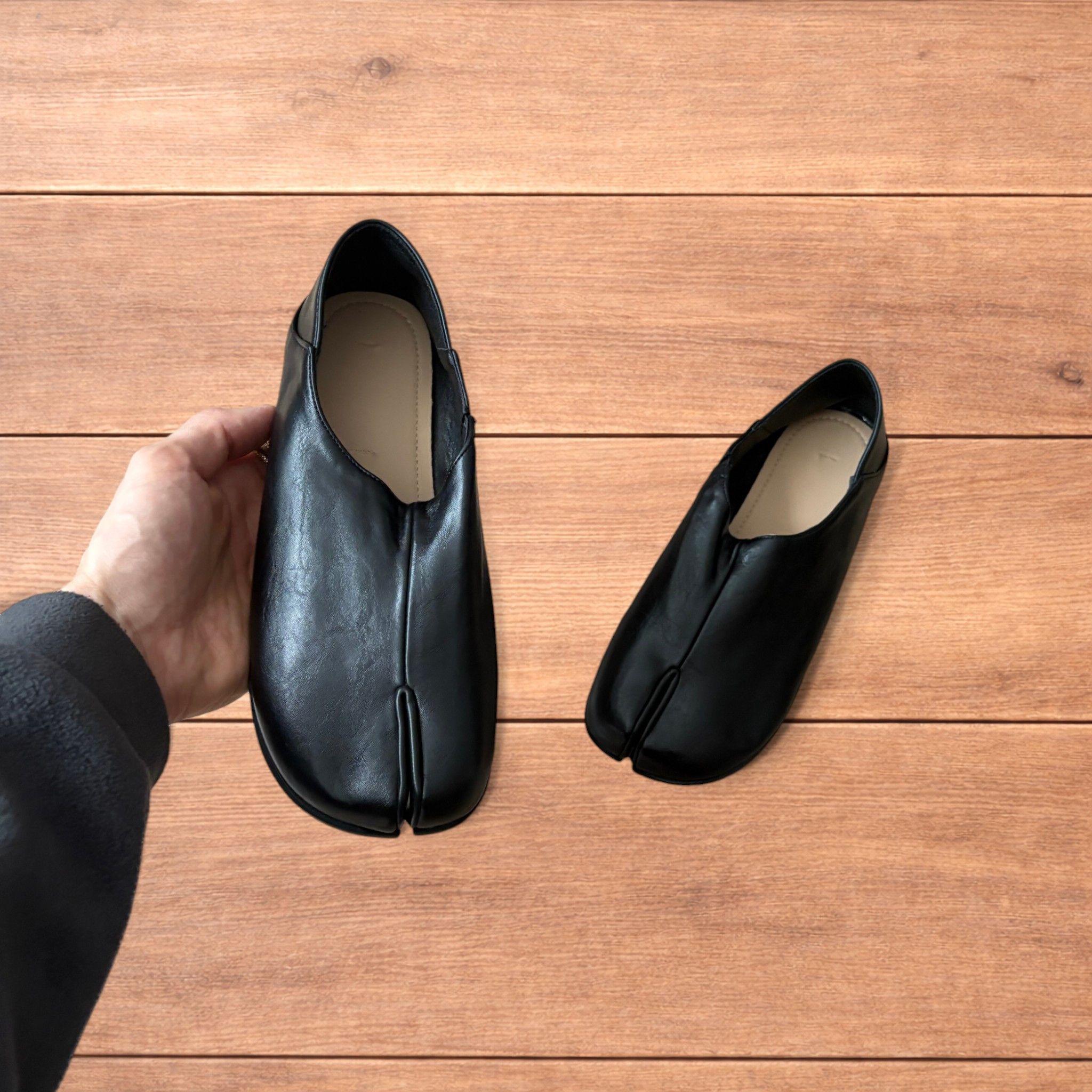 Japanese Brand Vintage style faux leather tabi split toe shoes in black. Size US 9 / IT 39 - 3 Thumbnail