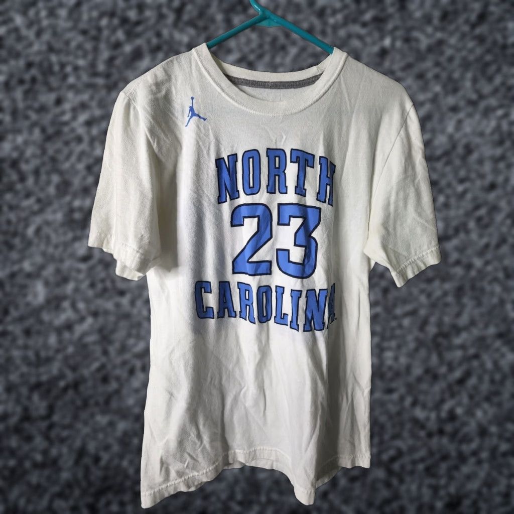 Nike VINTAGE Nike Mens S T-Shirt Michael Jordan UNC University White Cotton Short Sleeve Logo 90s Mens Size US S / EU 44-46 / 1 - 1 Thumbnail