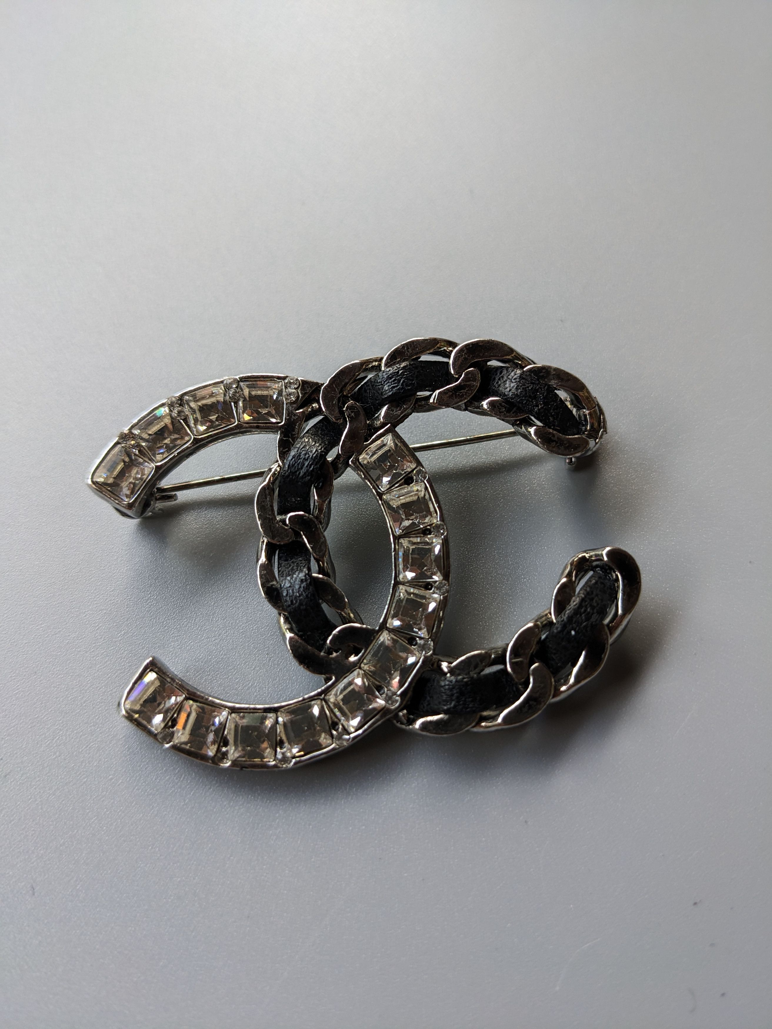 Chanel Chanel brooch leather crystal Size ONE SIZE - 2 Thumbnail