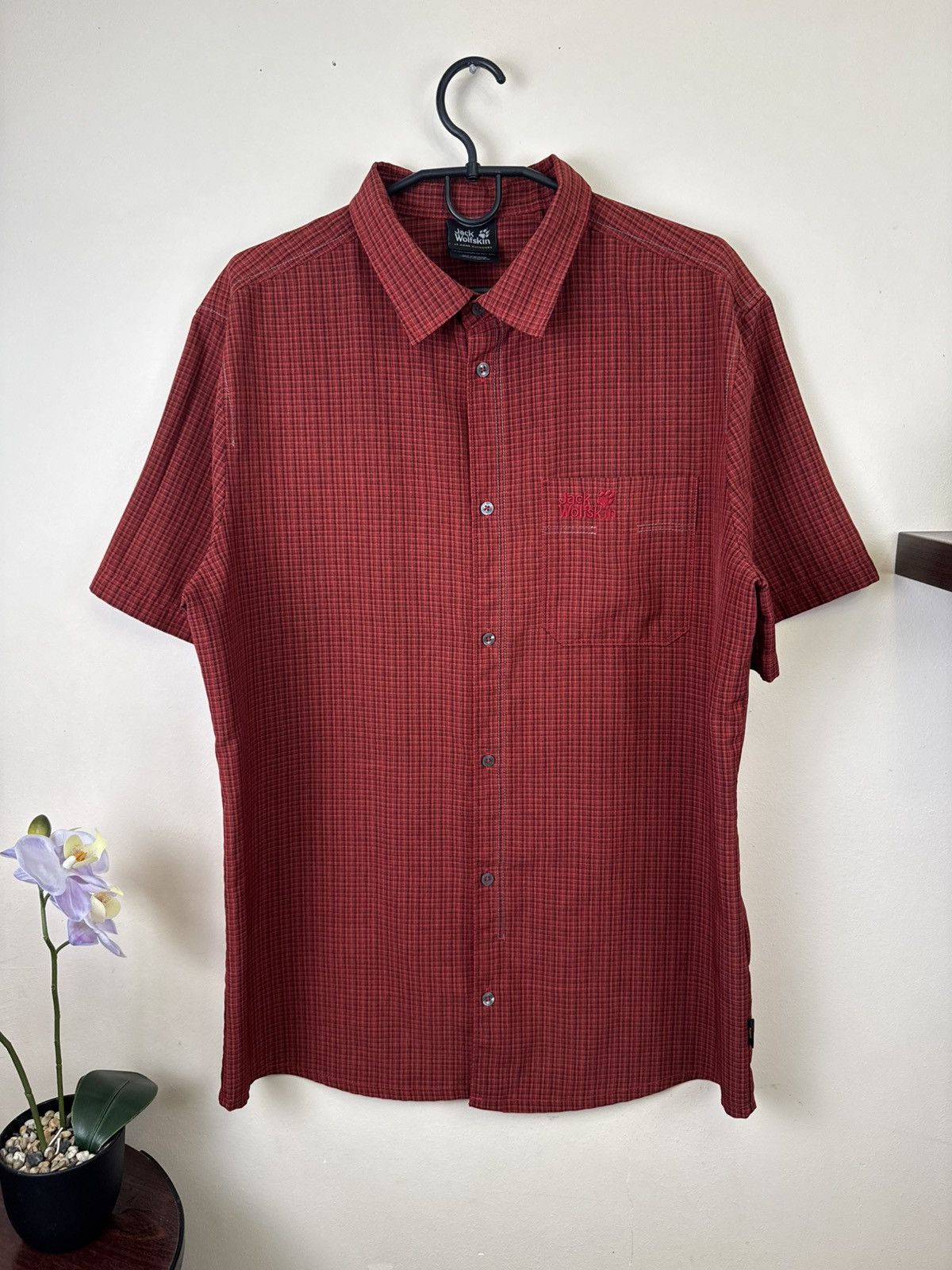 Jack Wolfskin Jack Wolfskin T shirt Shirt Button Up L Checked Casual Red 🏕️ Size US L / EU 52-54 / 3 - 14 Thumbnail