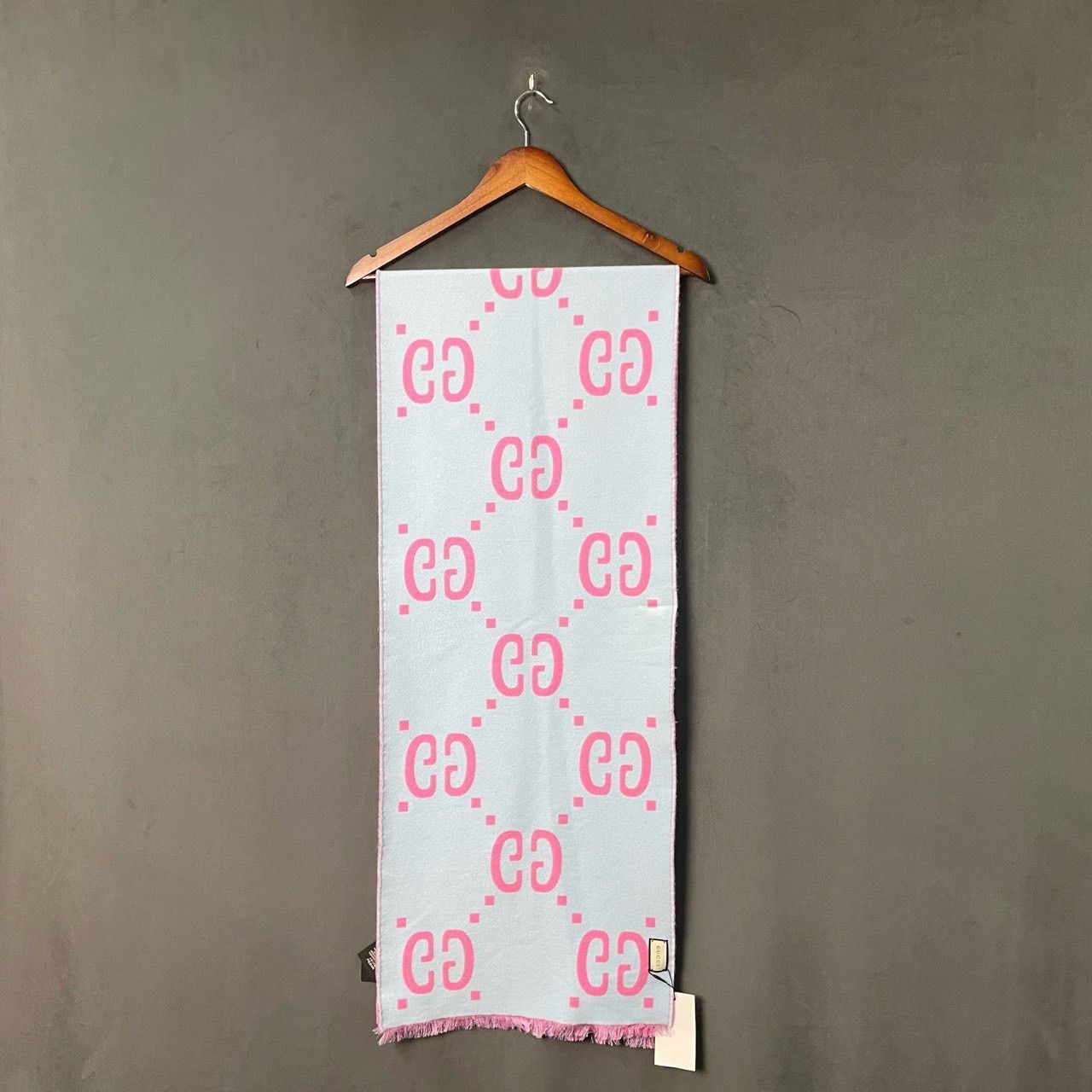 Gucci Gucci Pink big logo scarf 2501-Nextarrow Size ONE SIZE - 2 Thumbnail