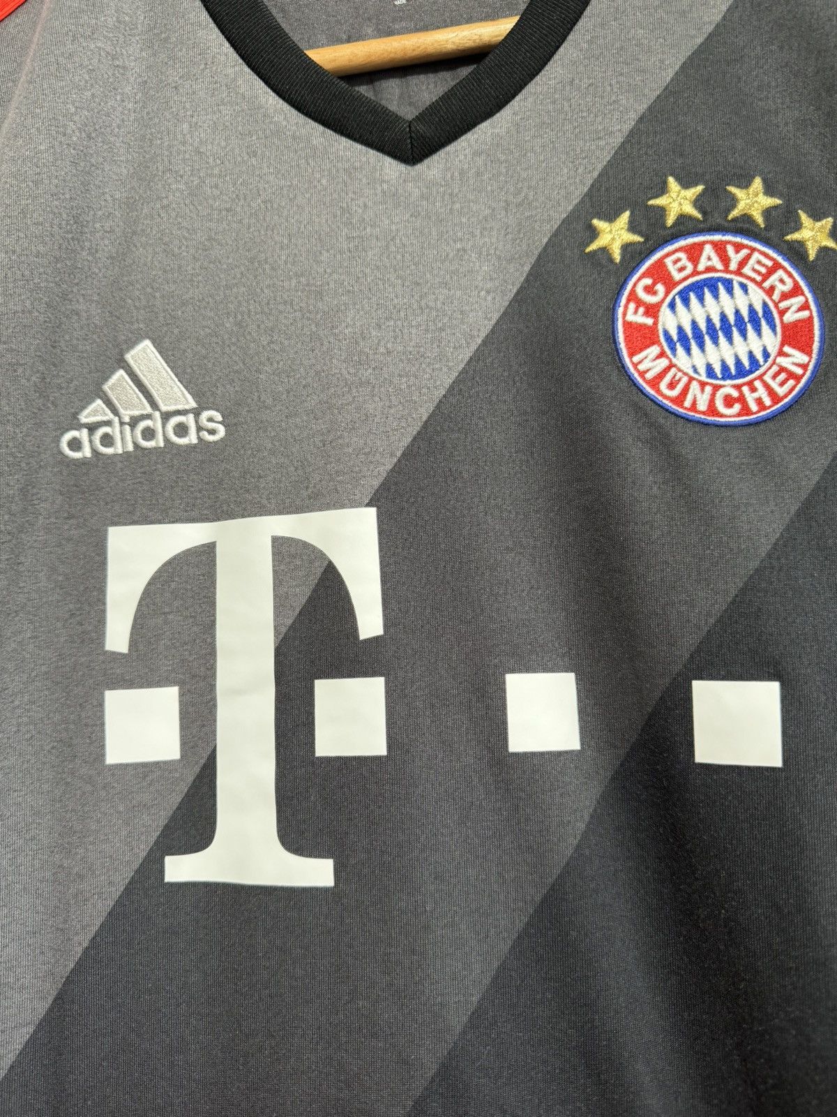 Adidas Vidal 23 Bayern Munich 2016-2017 Away Soccer Jersey Football Size US S / EU 44-46 / 1 - 7 Thumbnail