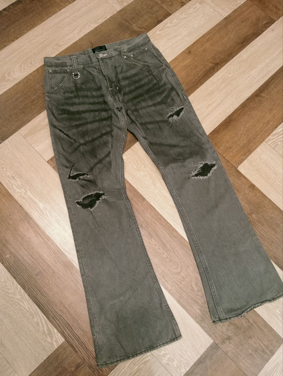 If Six Was Nine VARENTINE JAPAN FLARE DISTRESSED JEANS Size US 32 / EU 48 - 1 Thumbnail