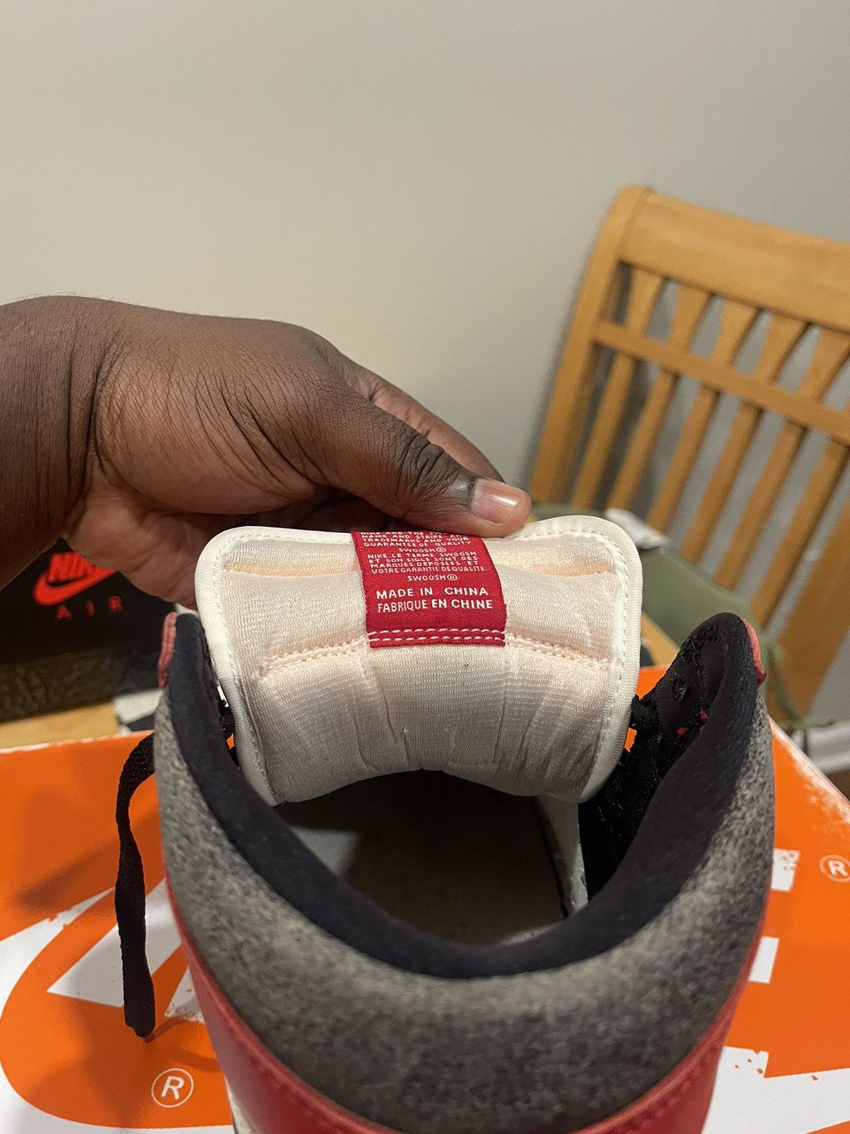 Nike Air Jordan 1 - Chicago “Lost & Found” Size US 10.5 / EU 43-44 - 11 Thumbnail