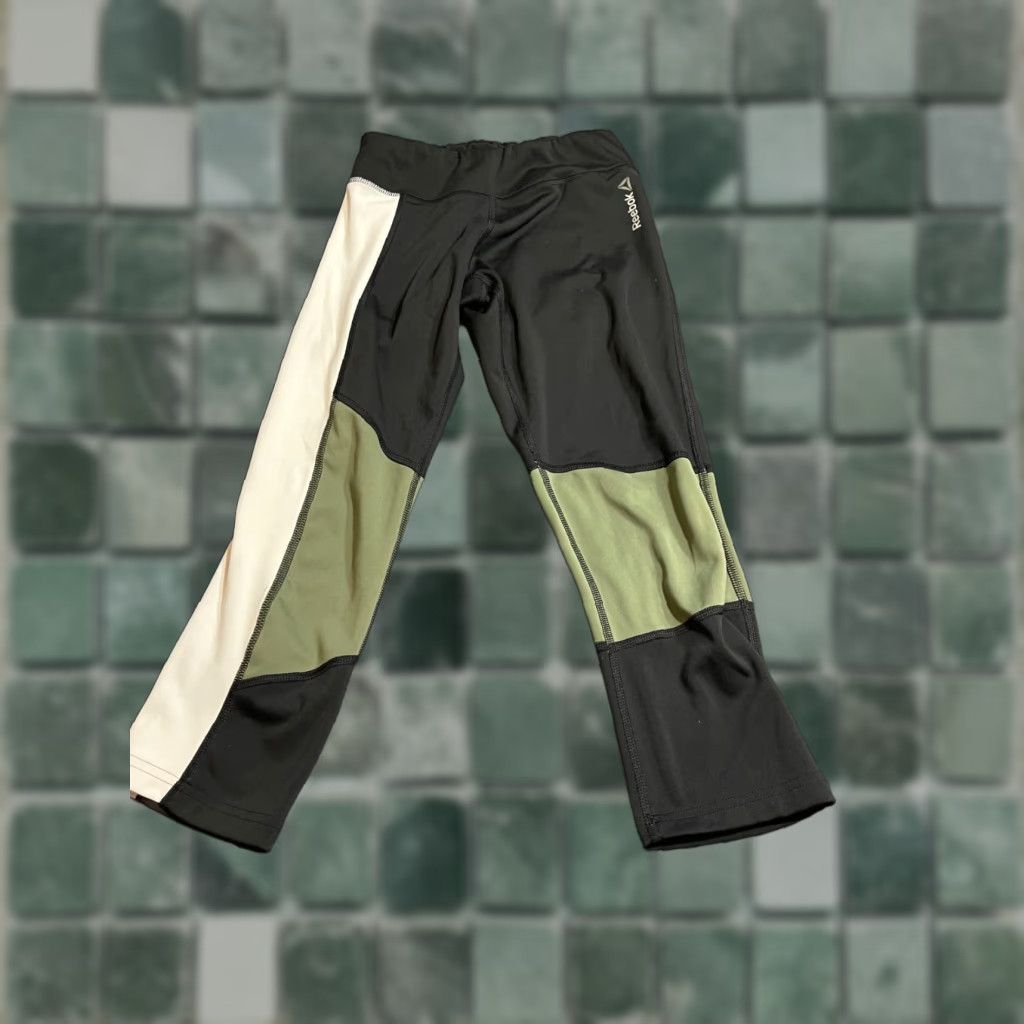 Reebok **Reebok Women's XS Black Capri Leggings** User: Reebok Women's XS Black Capri Leggings Size 26" / US 2 / IT 38 - 1 Thumbnail