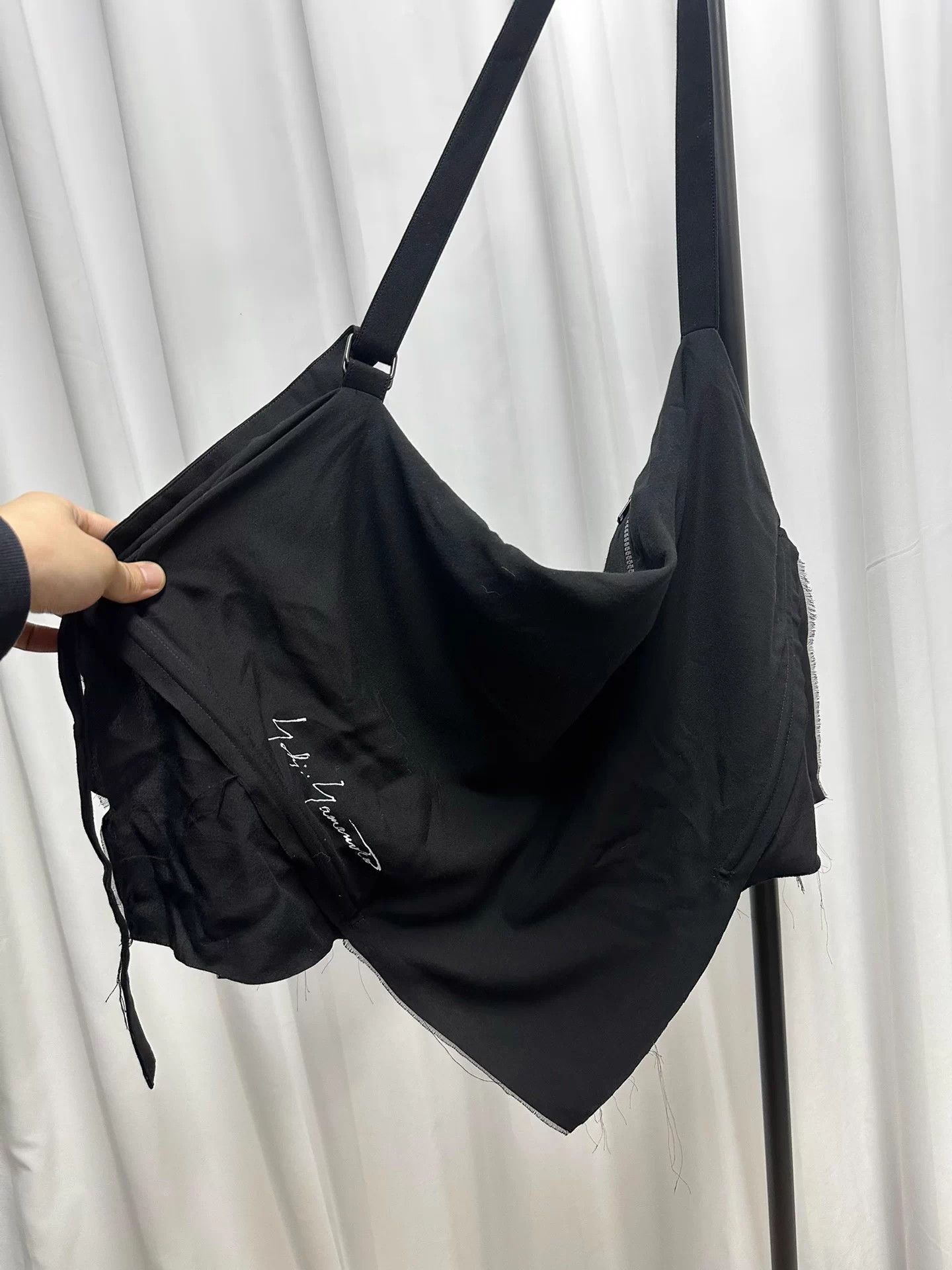 Yohji Yamamoto Yohji Yamamoto Discord Flowy Rayon Crossbody Bag Size ONE SIZE - 2 Thumbnail