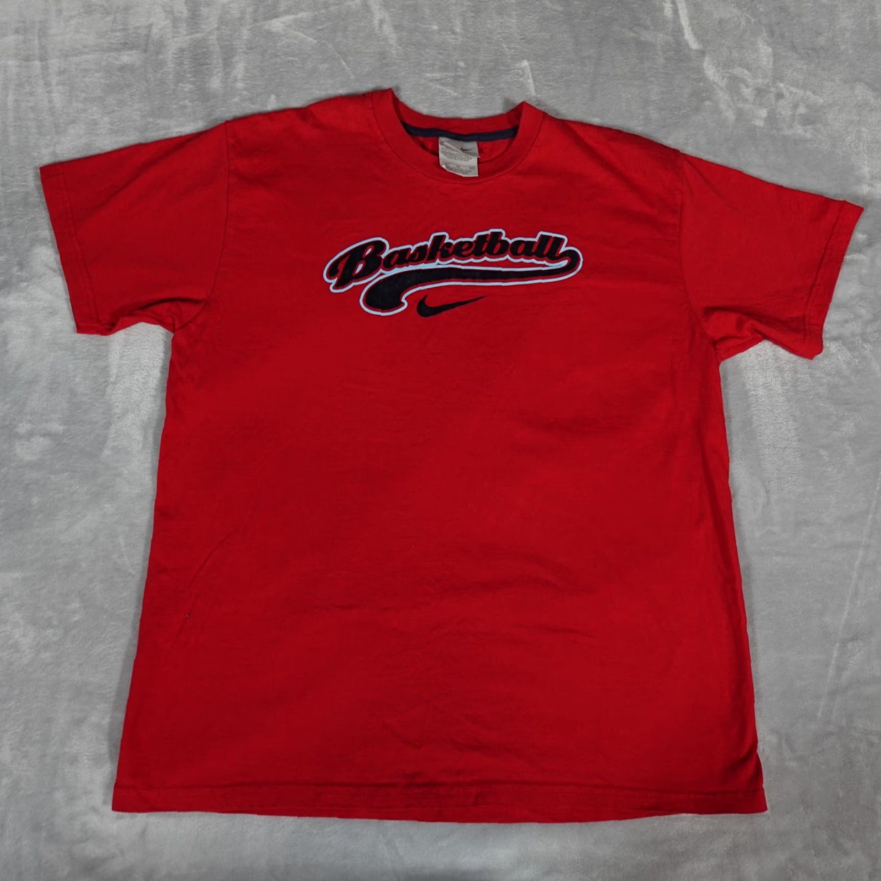 Nike VINTAGE Nike Basketball T-Shirt Men XL Red 2000s Retro Logo Short Sleeve Size US L / EU 52-54 / 3 - 4 Thumbnail