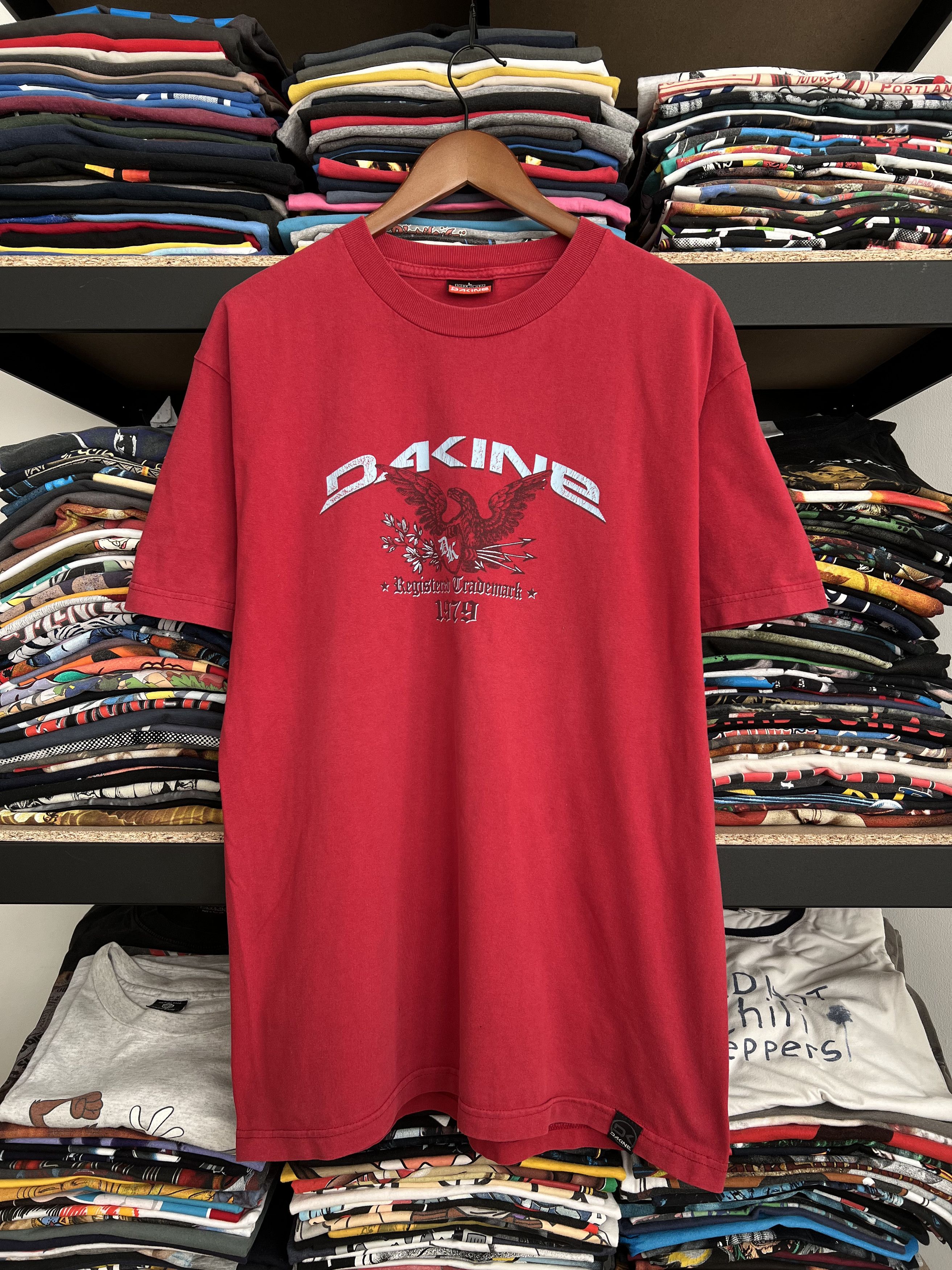 Dakine Vintage 2000s Dakine Red Graphic T-shirt Size US L / EU 52-54 / 3 - 1 Thumbnail