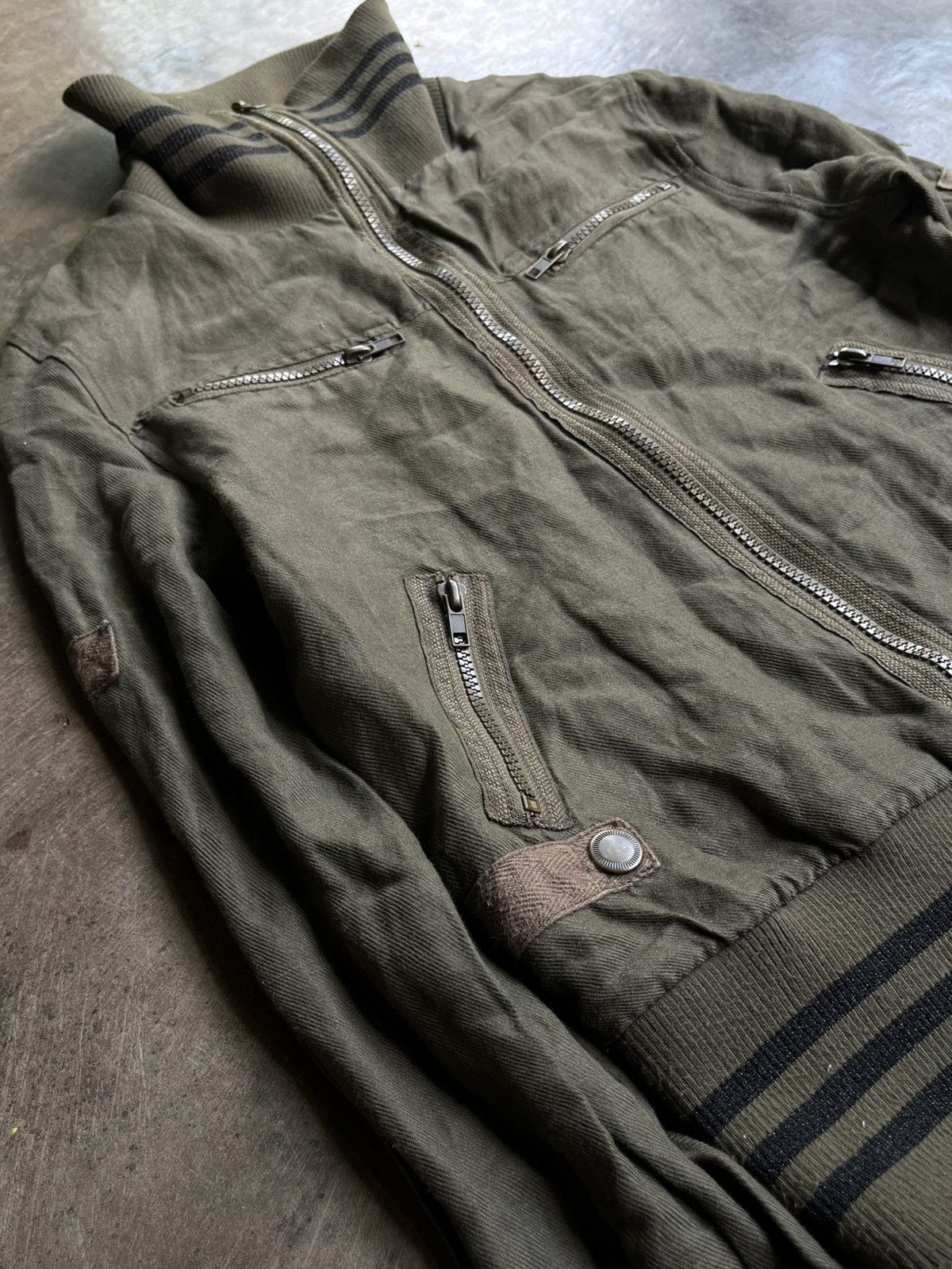 Isamu Katayama Backlash JAPANESE 2000’s LAZY DAISY TRACK JACKET MILITARY Size US S / EU 44-46 / 1 - 5 Thumbnail