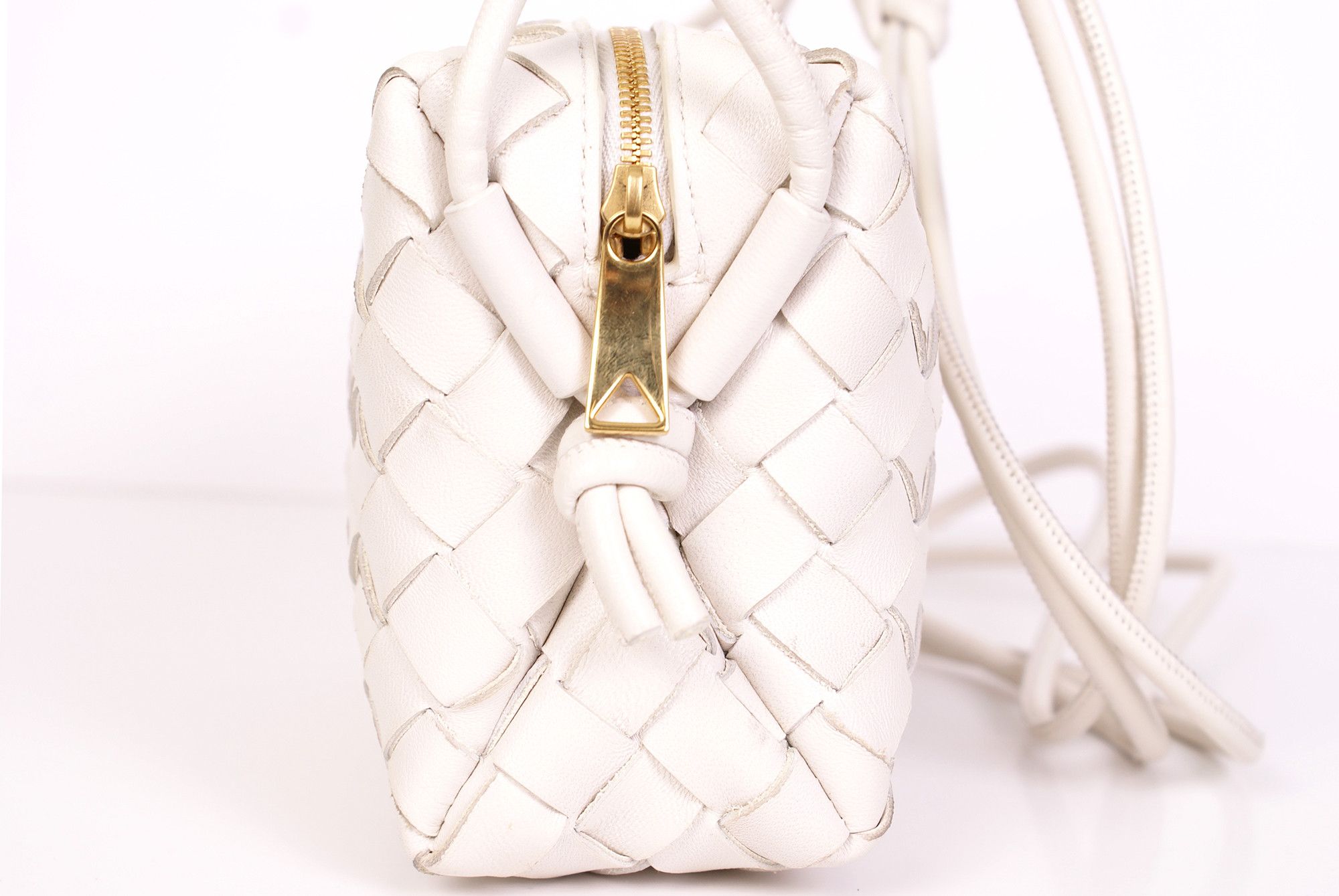 Bottega Veneta Bottega Veneta Leather Mini Loop Camera Shoulder Bag White Size ONE SIZE - 5 Thumbnail