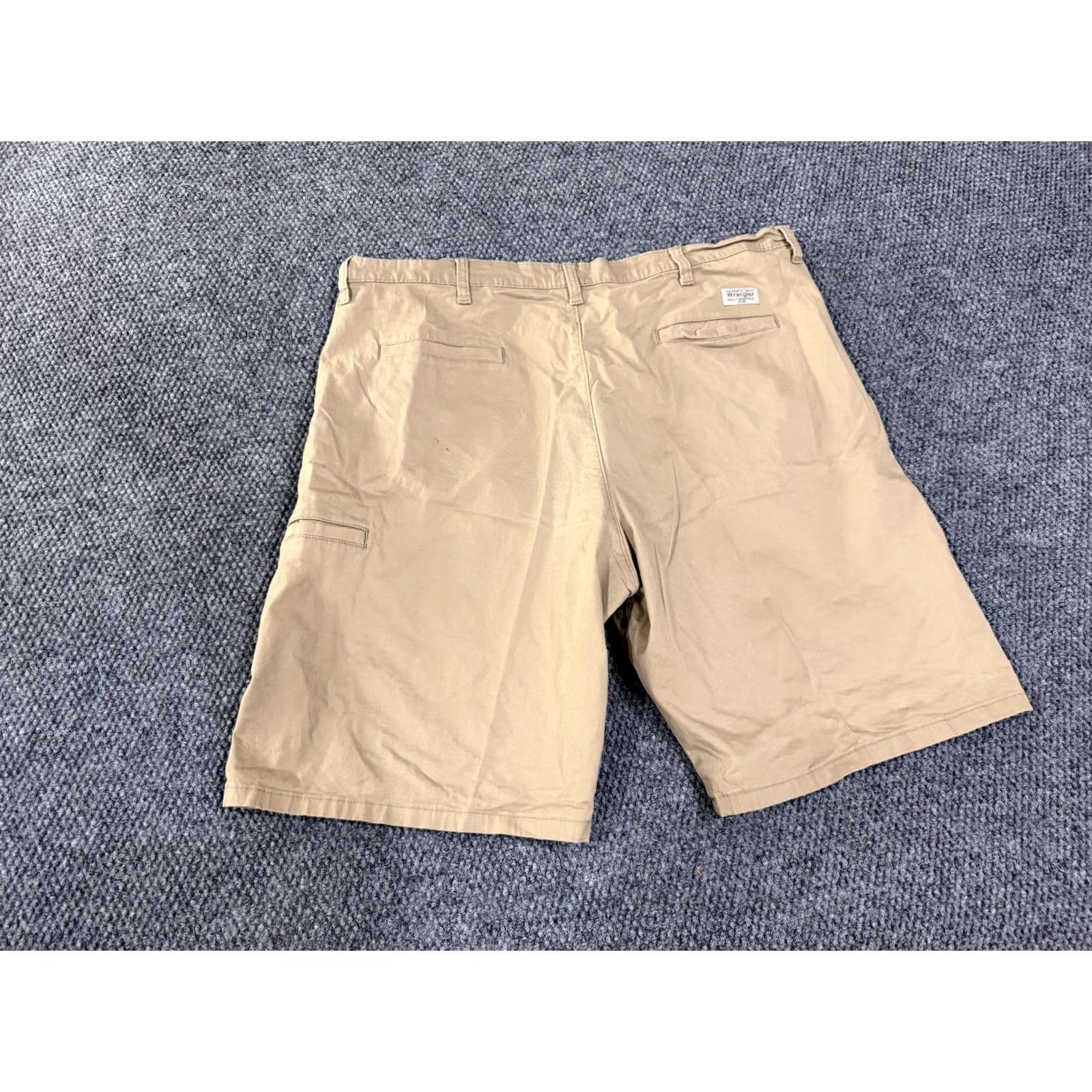 Wrangler Wrangler Cargo Shorts Mens 42 Beige Relaxed Fit Outdoor Casual Shorts Cargo Pocket Pockets 10 In Inseam Summer Spring Regular Mens Size US 42 / EU 58 - 7 Thumbnail