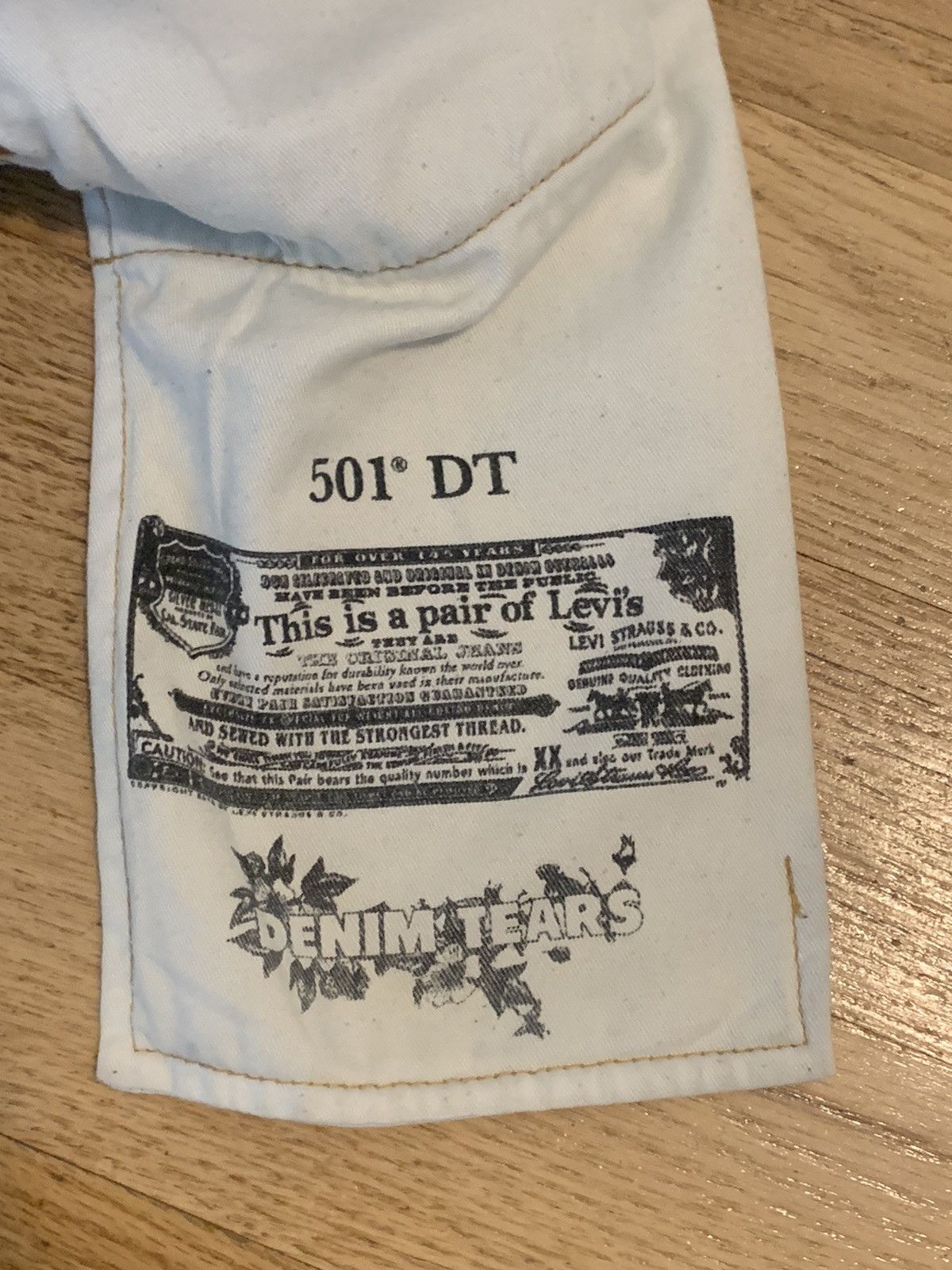 DENIM TEARS × Levi's Denim Tears Vintage Indigo Mono Wreath Jeans Size US 30 / EU 46 - 4 Thumbnail