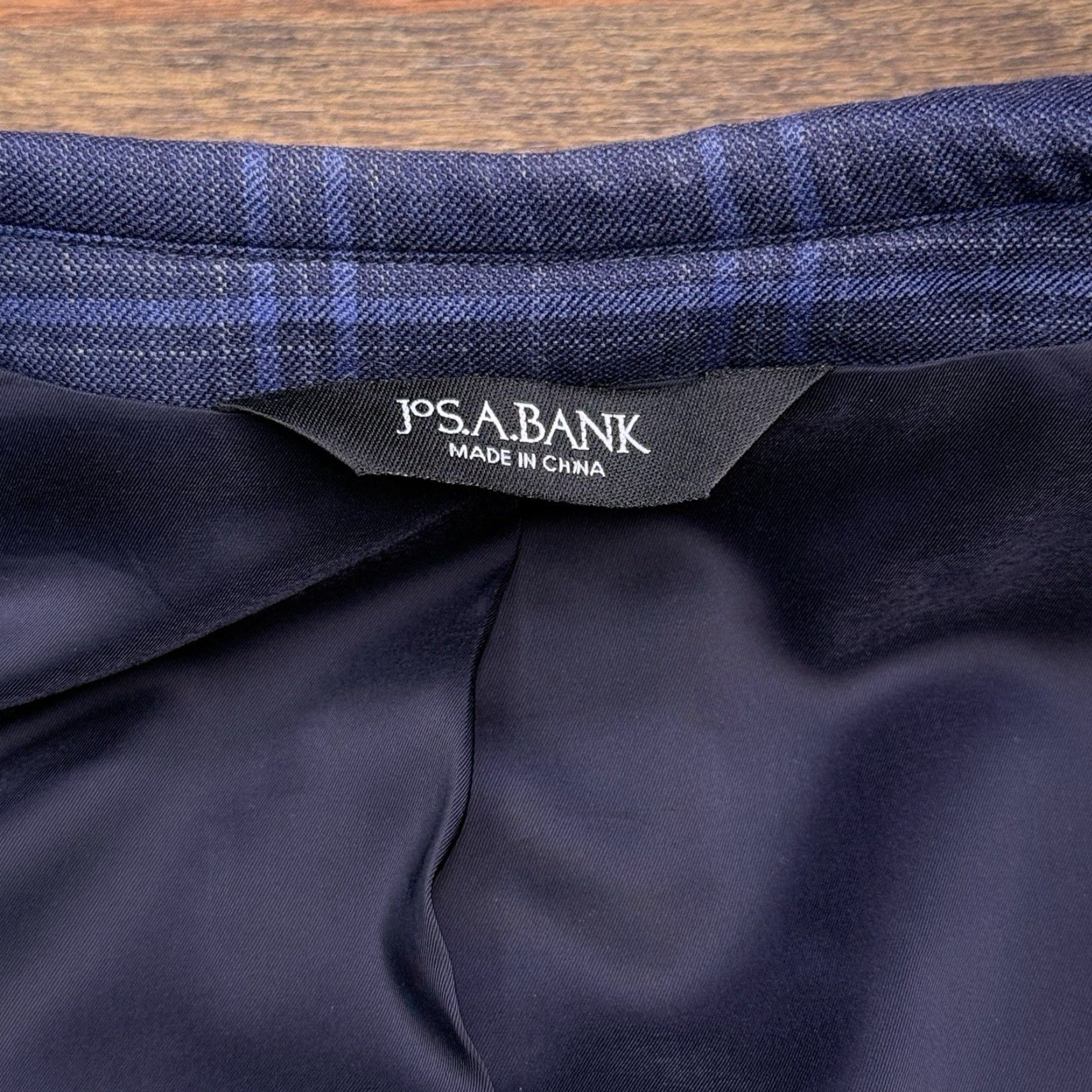 Jos. A. Bank Jos A Bank Traveler Suit Jacket 44 Long Navy Plaid Wool Blazer Wool Blazer Men Regular Long Notch Classic Two-Button Double-Vented Formal Business Size 44R - 6 Thumbnail