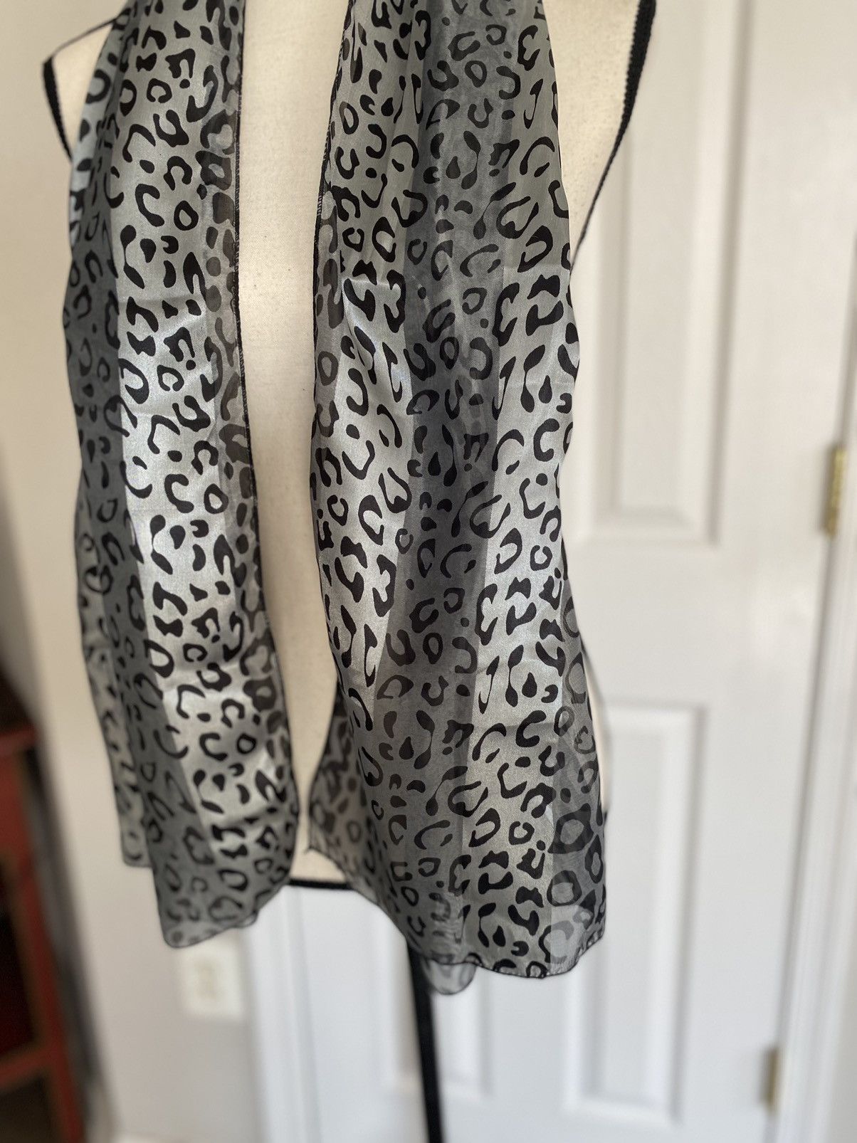 Other LVLX SILK ANIMAL PRINT SCARF Size ONE SIZE - 6 Thumbnail