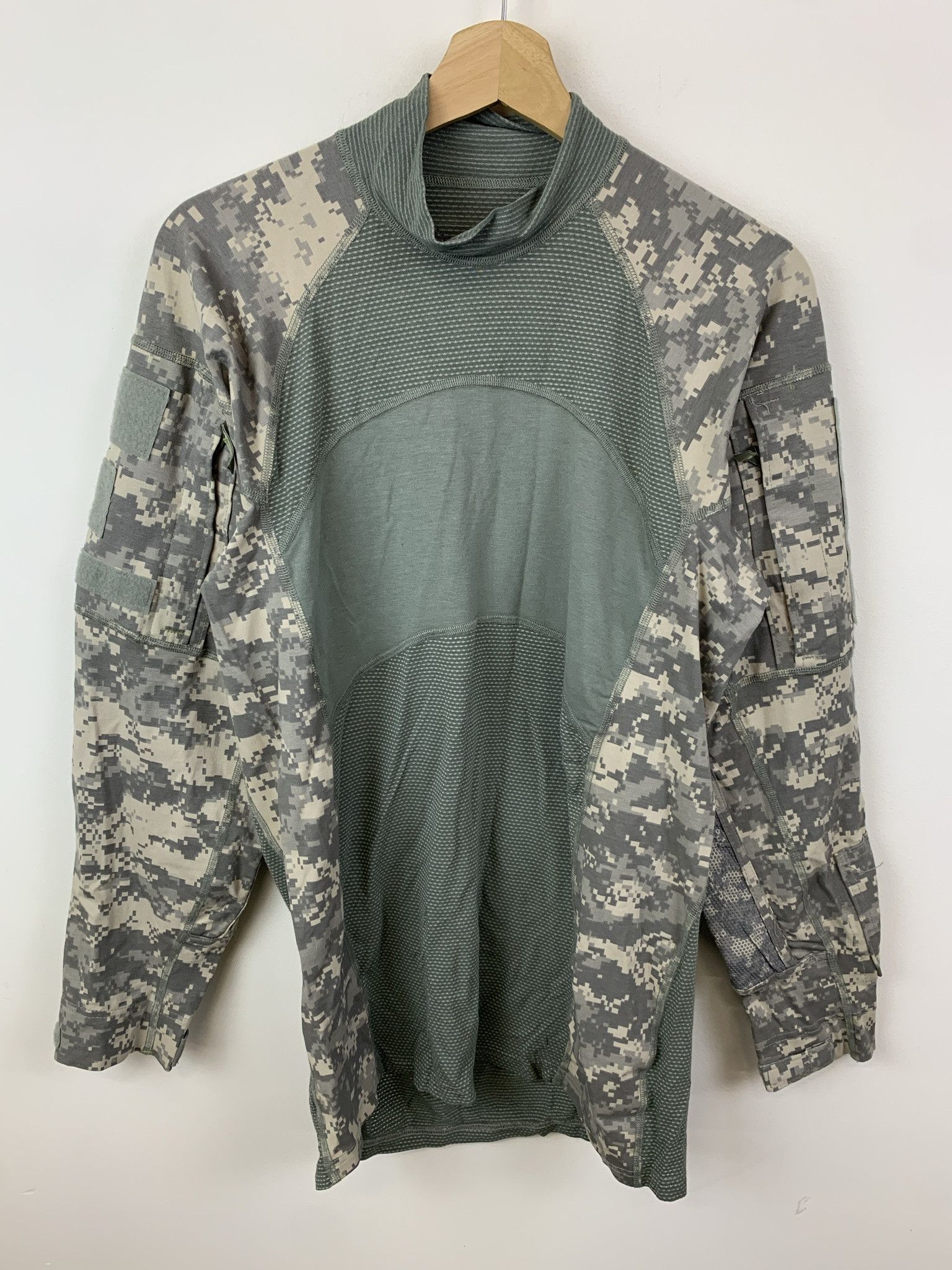 Vintage Vintage Military Combat Shirt Digi Camo Stretch Sleeve Cargo Pocket Shirt Size M Size US M / EU 48-50 / 2 - 1 Thumbnail