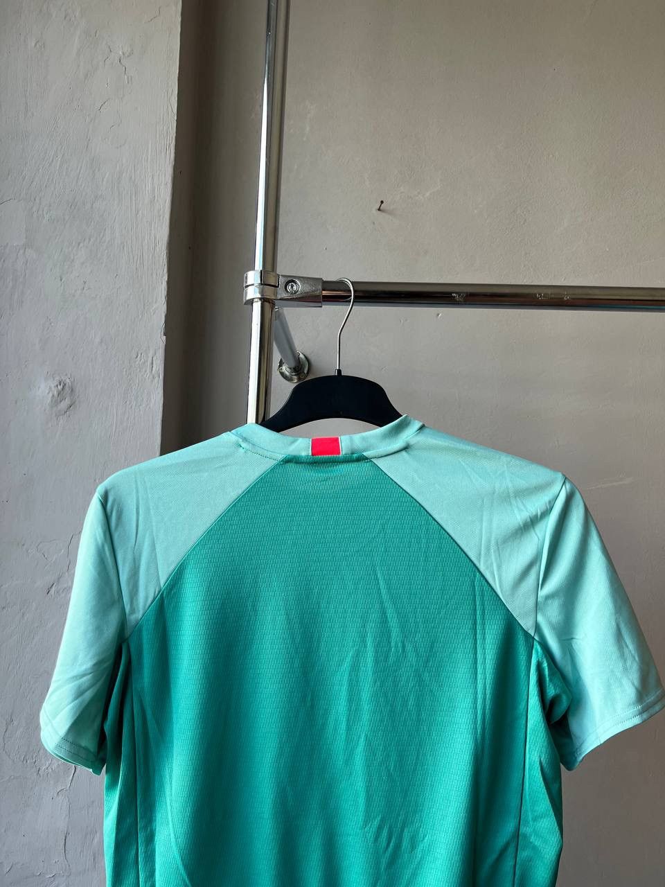 Umbro NEW! 2023/24 BURNLEY FC TRAINING SOCCER FOOTBALL JERSEY SZ M Size US M / EU 48-50 / 2 - 12 Thumbnail