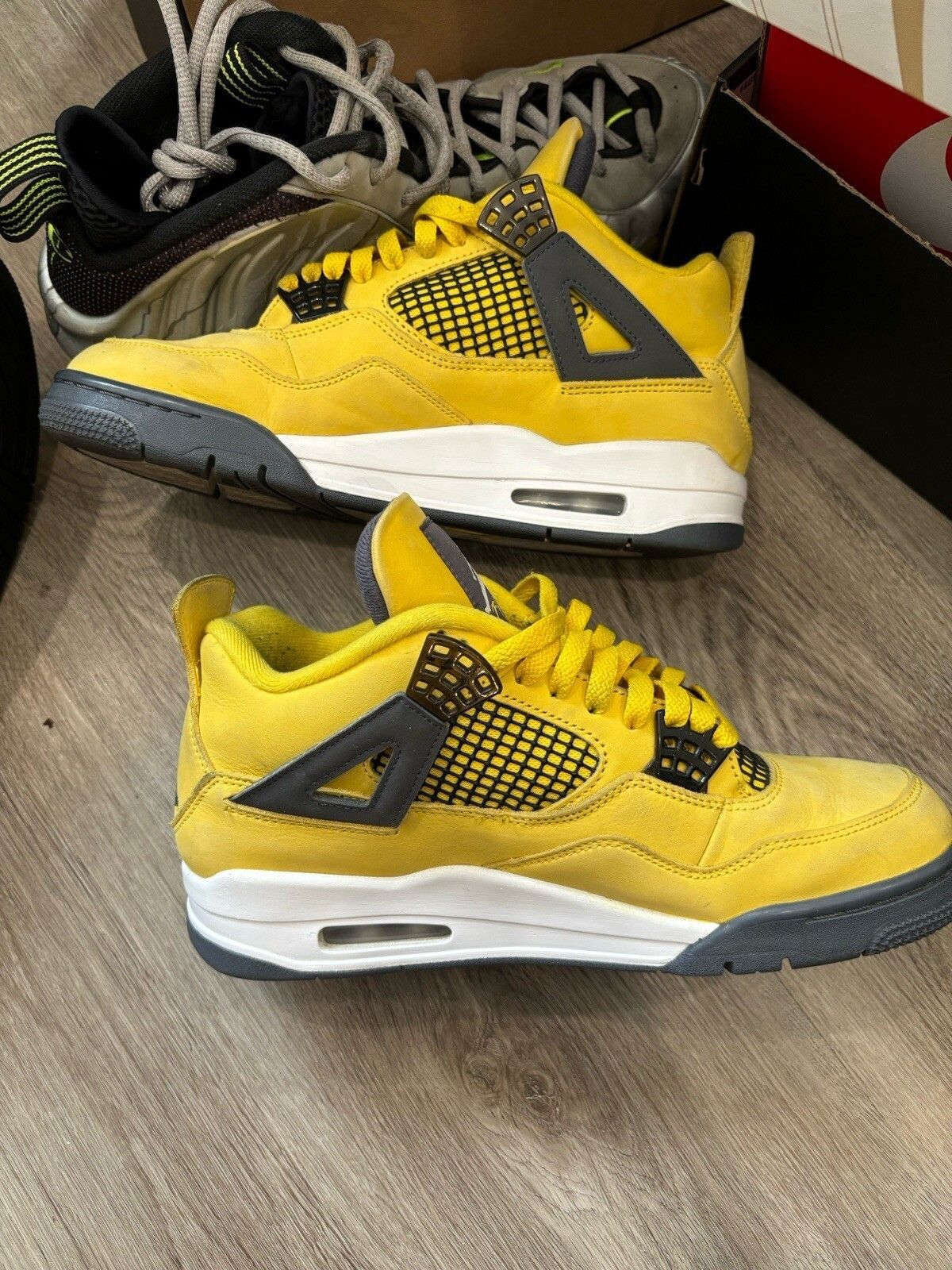 Jordan Brand Air Jordan 4 Retro Lightning Size US 9 / EU 42 - 2 Thumbnail