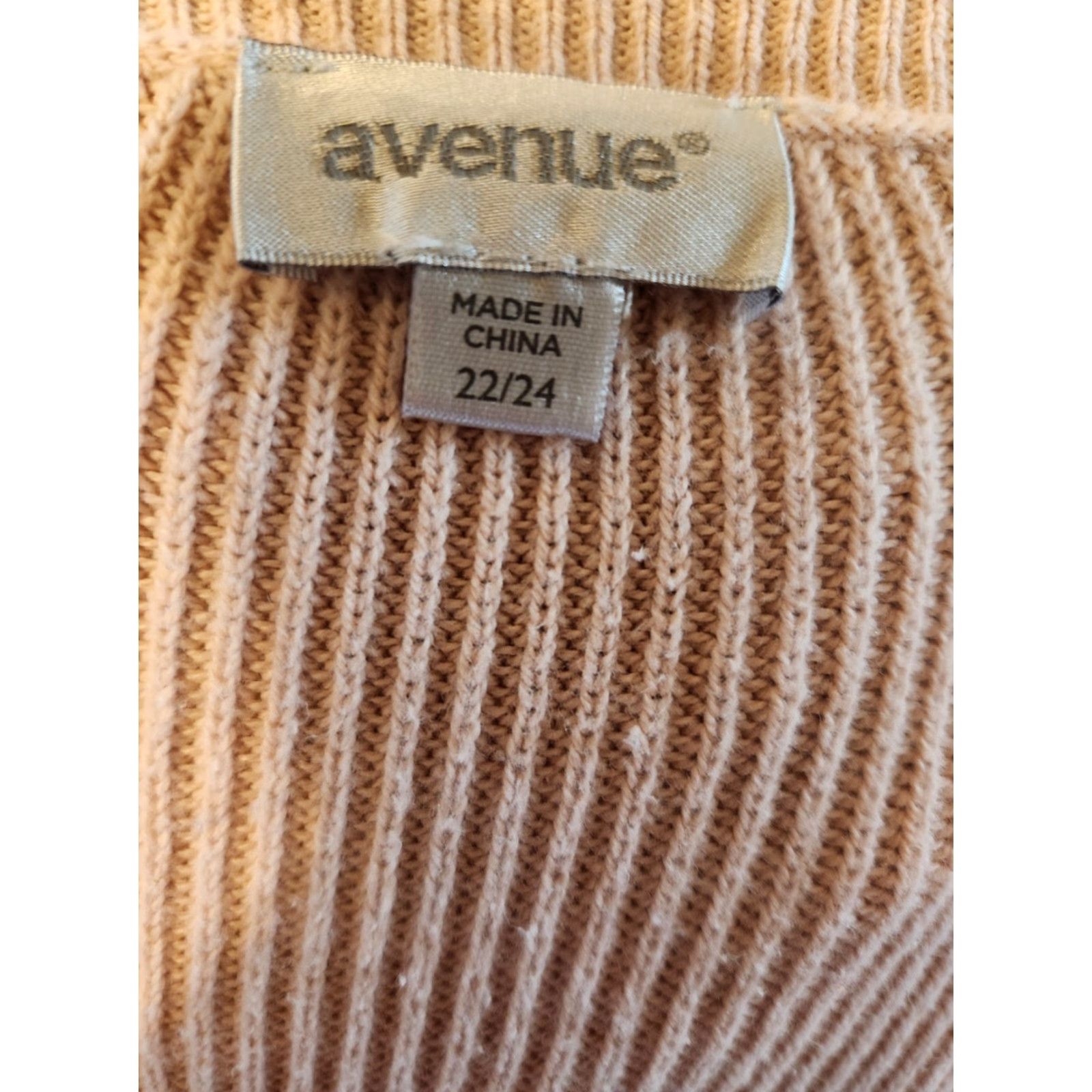 Avenue VINTAGE? No. Avenue Pink Cable-Knit Sweater Long Sleeve 2X Pullover Womens Plus Size V-Neck Knit Shirt? Size XXL / US 16-18 / IT 52-54 - 6 Thumbnail