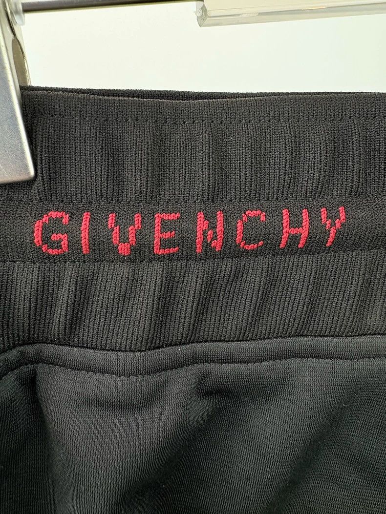 Givenchy Givenchy SizeM Grass Writing Letter Sweatshirt Size US M / EU 48-50 / 2 - 5 Thumbnail