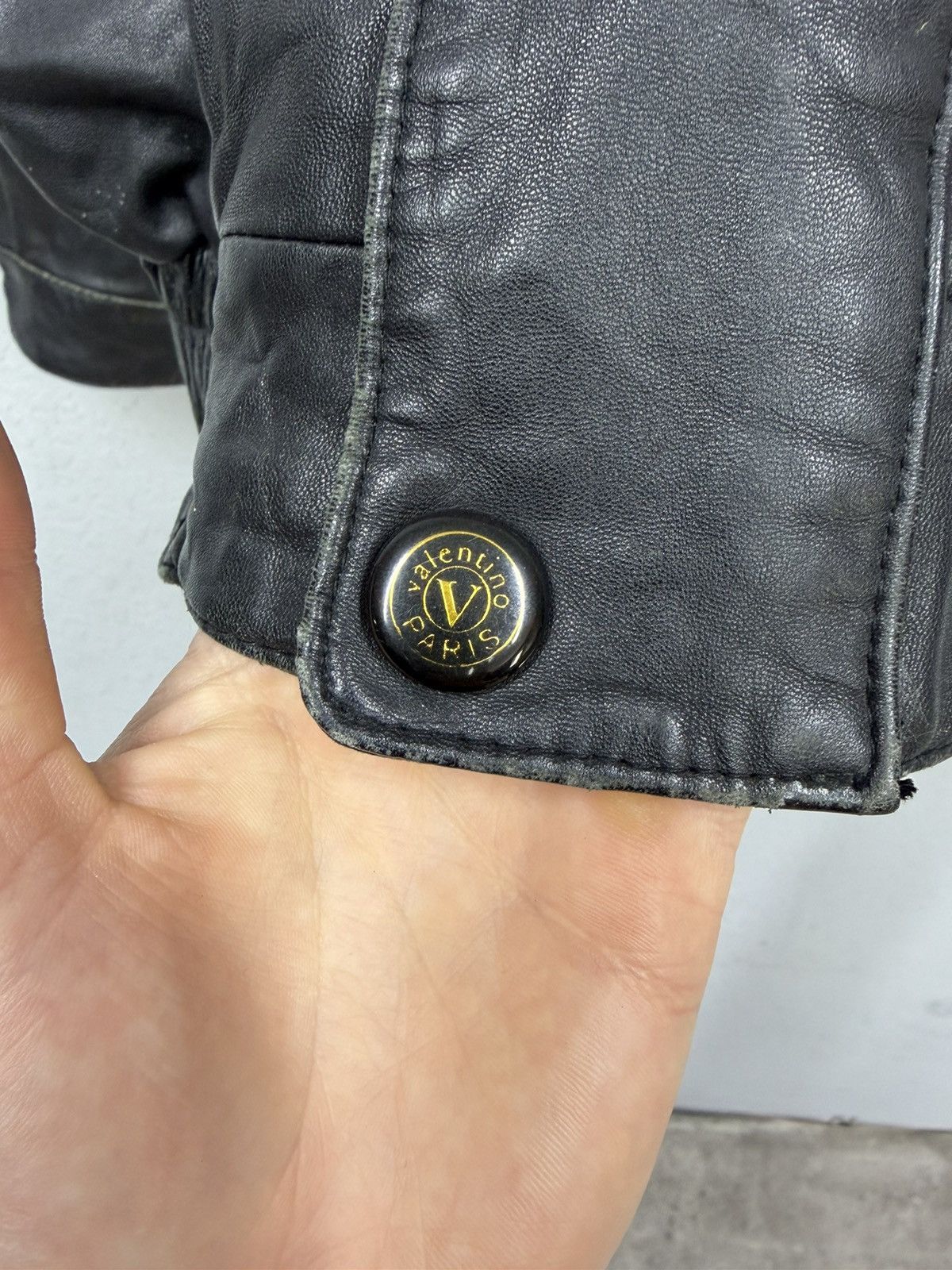 Valentino Vintage R.VALENTINO Black Leather Bomber Jacket Italy 90s Size US M / EU 48-50 / 2 - 6 Thumbnail