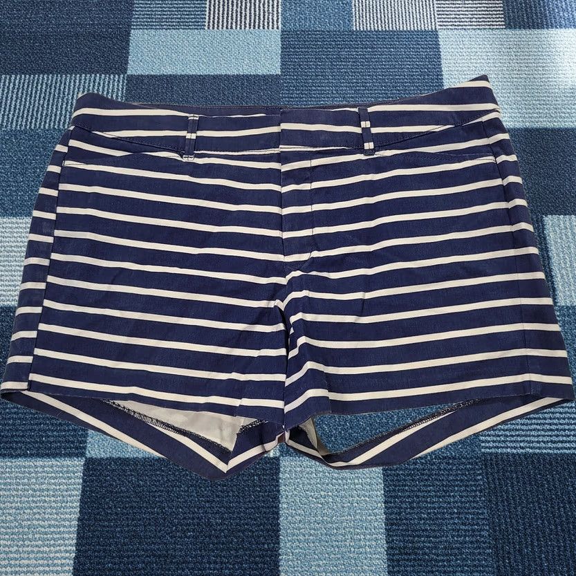 Old Navy Old Navy Womens Shorts Size 8 Blue Pixie Chino Mid-Rise Striped Preppy Zip Flat Front Size 24" / US 00 / IT 34 - 1 Thumbnail