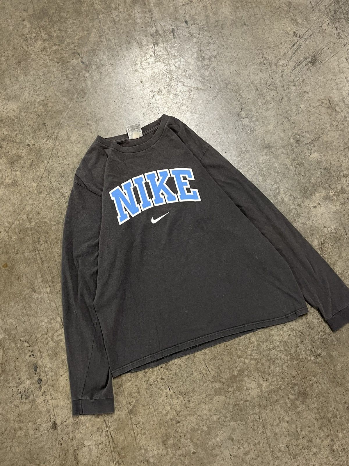 Nike × Vintage Nike vintage spell out center swoosh y2k longsleeve hype Size US M / EU 48-50 / 2 - 3 Thumbnail