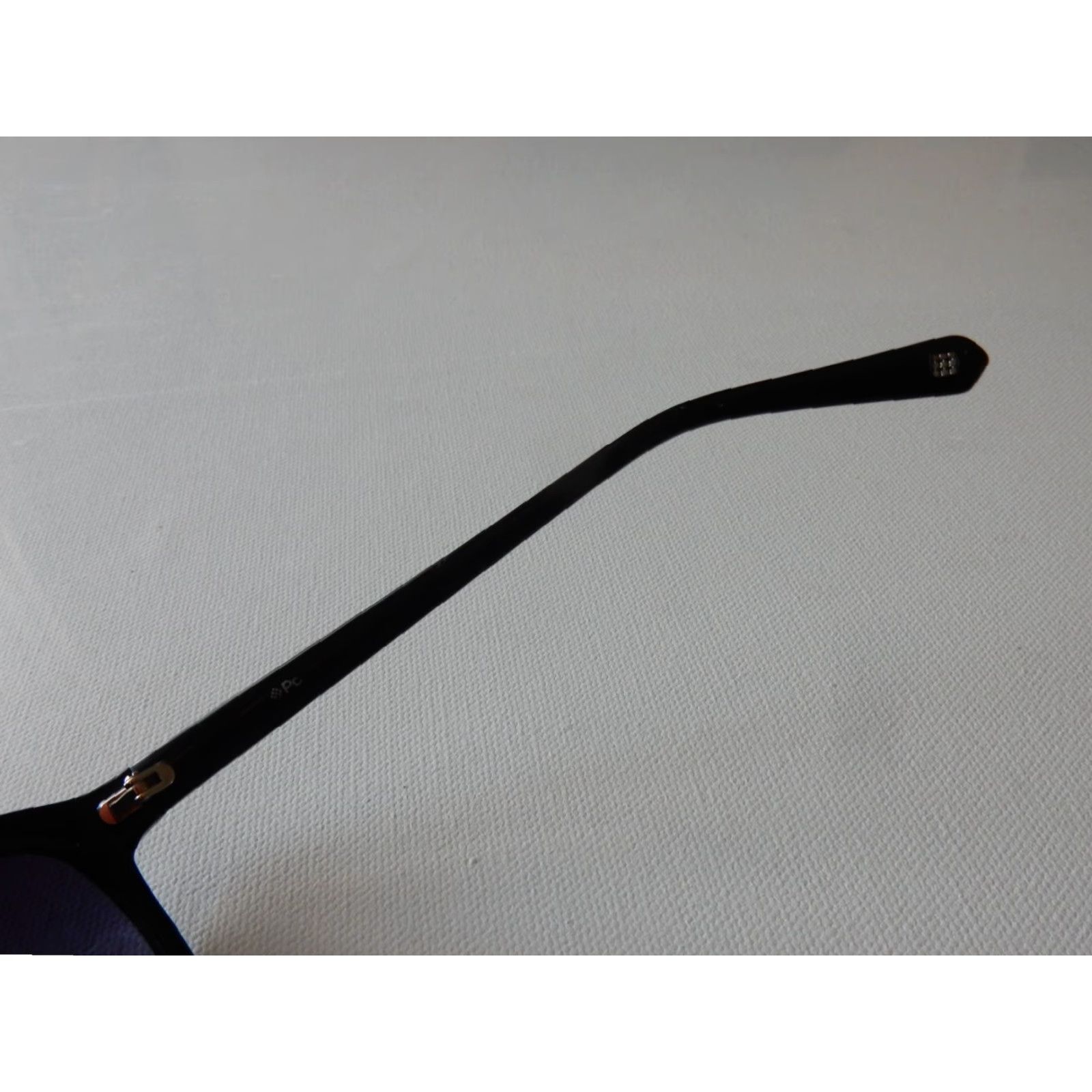 Polaroid VINTAGE Polaroid Sunglasses Women Black Small Scratch-Resistant Retro 1980s Size ONE SIZE - 4 Thumbnail