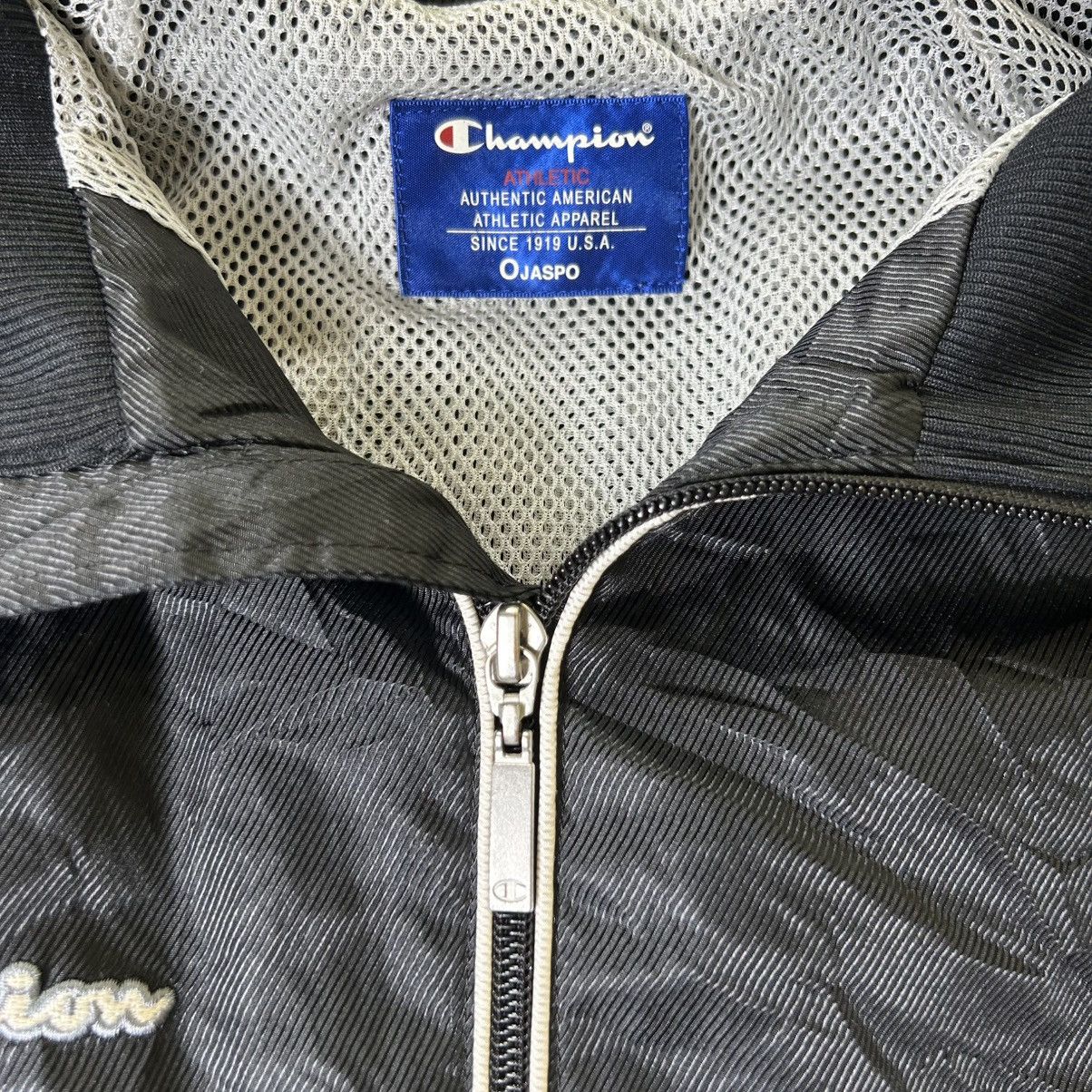 Champion Vintage Champion Big Logo Windbreaker Jacket Size US L / EU 52-54 / 3 - 4 Thumbnail
